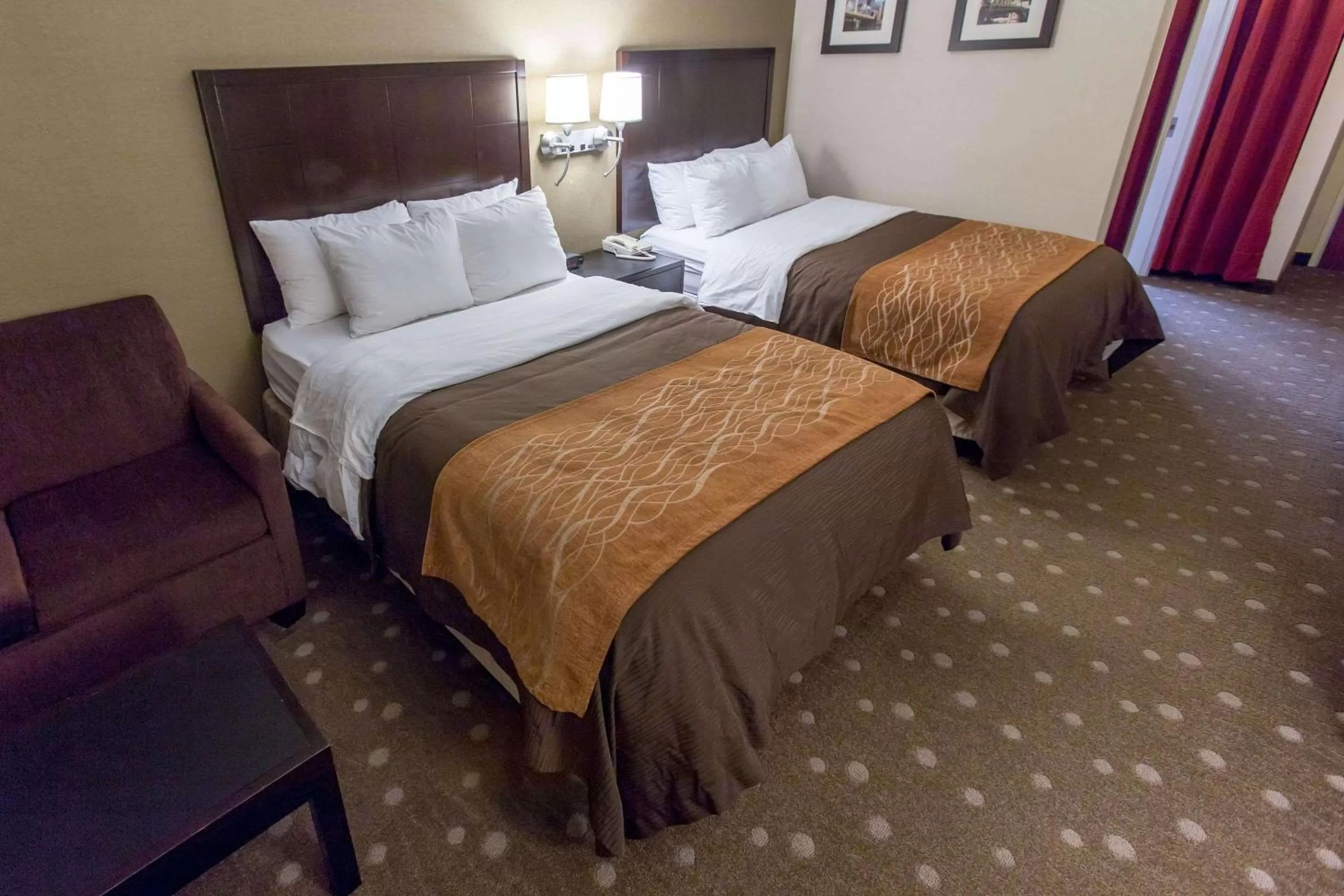 Photo of the whole room, Bed in Comfort Inn Pittsburgh Crafton