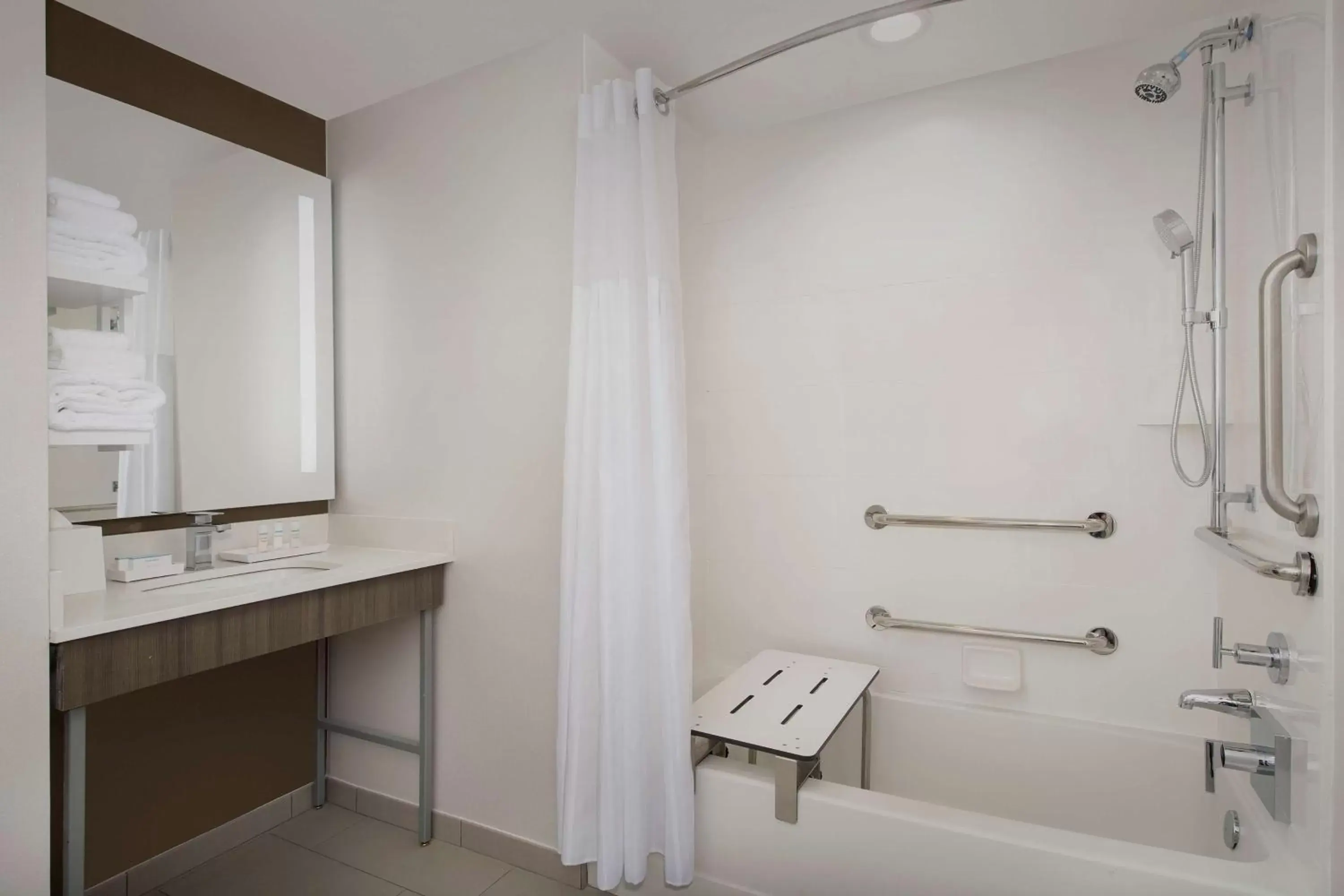 Bathroom in Hilton Garden Inn Columbia Airport, SC