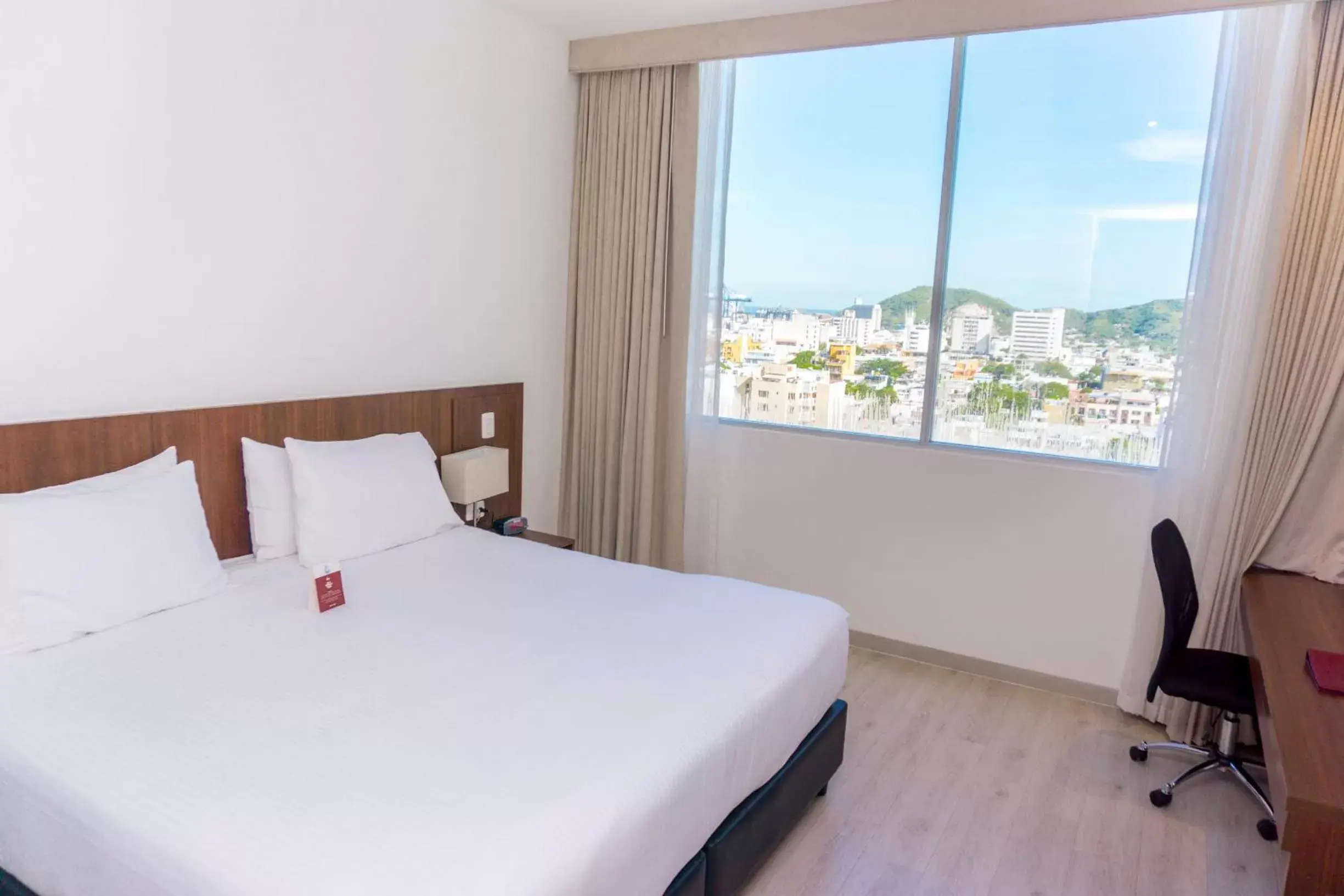 Sea view, Bed in Best Western Plus Santa Marta Hotel