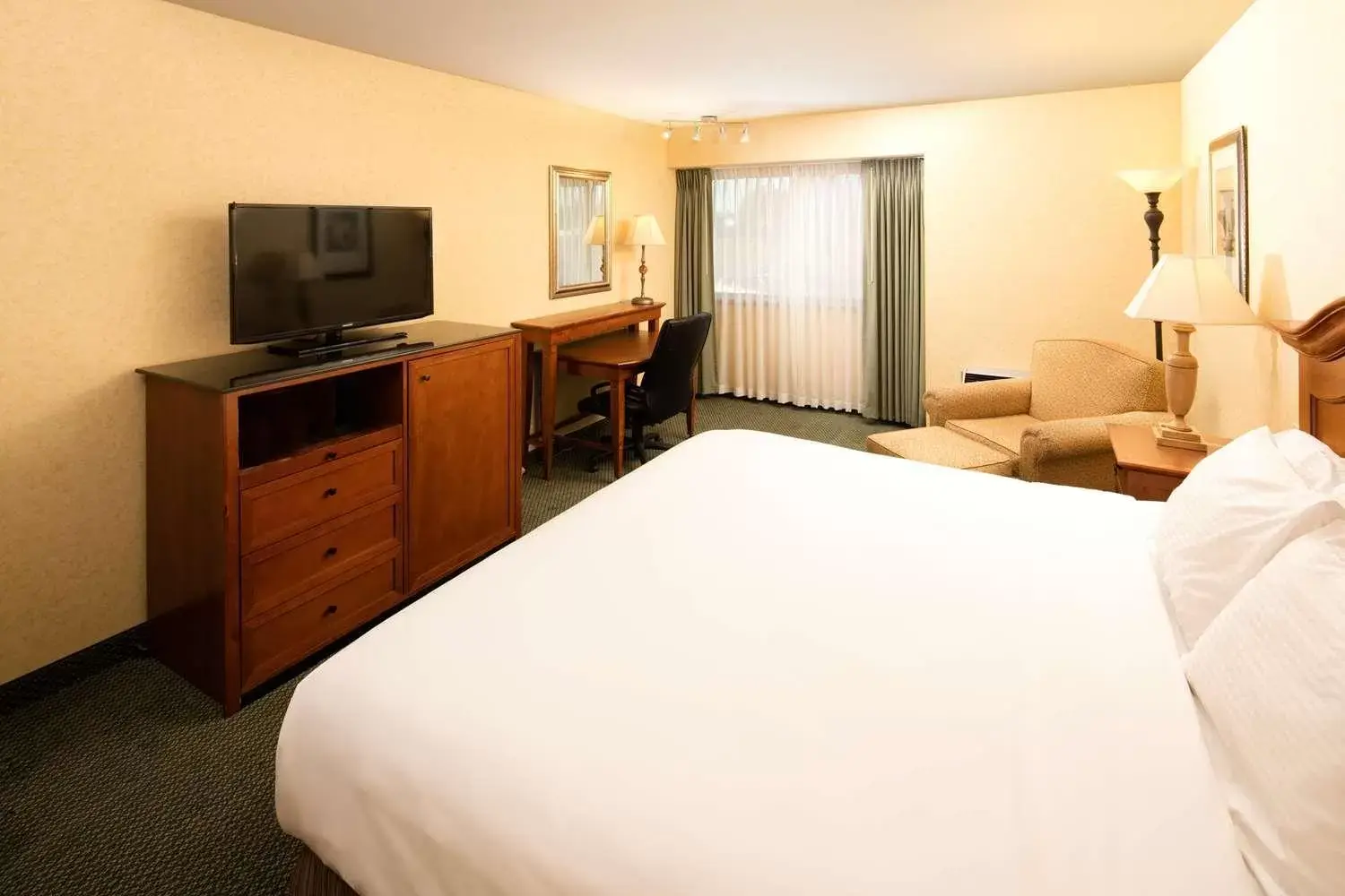 TV and multimedia, Bed in Red Lion Hotel Wenatchee City Center