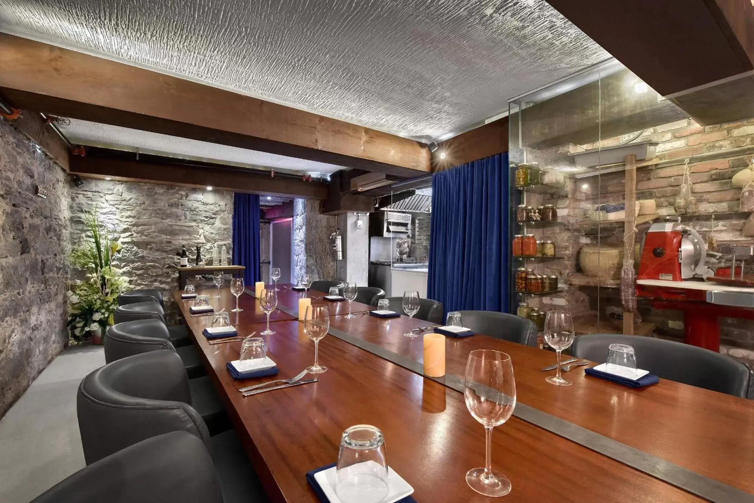 Banquet/Function facilities, Lounge/Bar in Hotel Épik Montréal