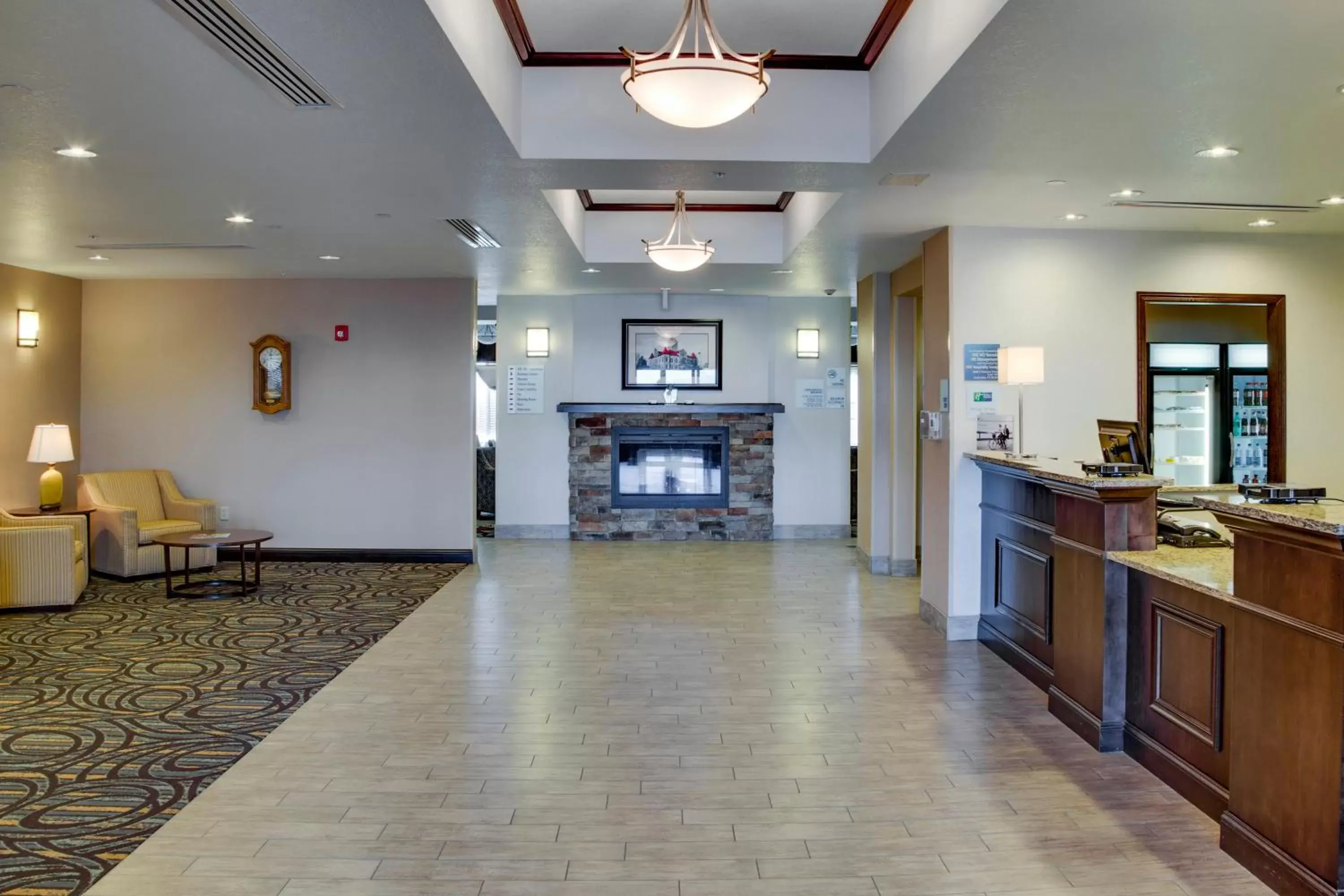 Lobby or reception, Kitchen/Kitchenette in Holiday Inn Express & Suites Nevada, an IHG Hotel