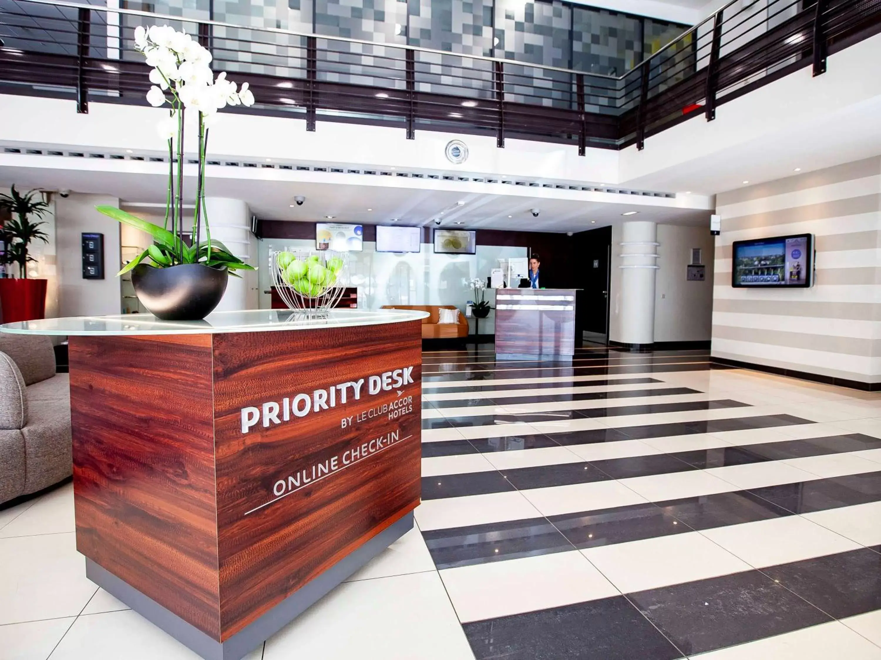 Property building, Lobby/Reception in Novotel Luxembourg Centre
