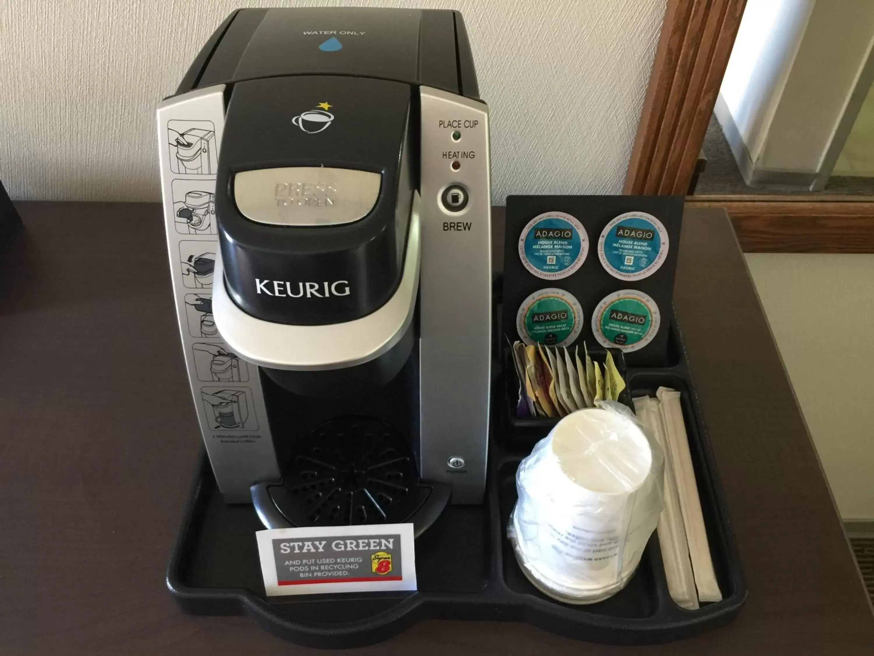 Coffee/tea facilities in Super 8 by Wyndham Kelowna BC