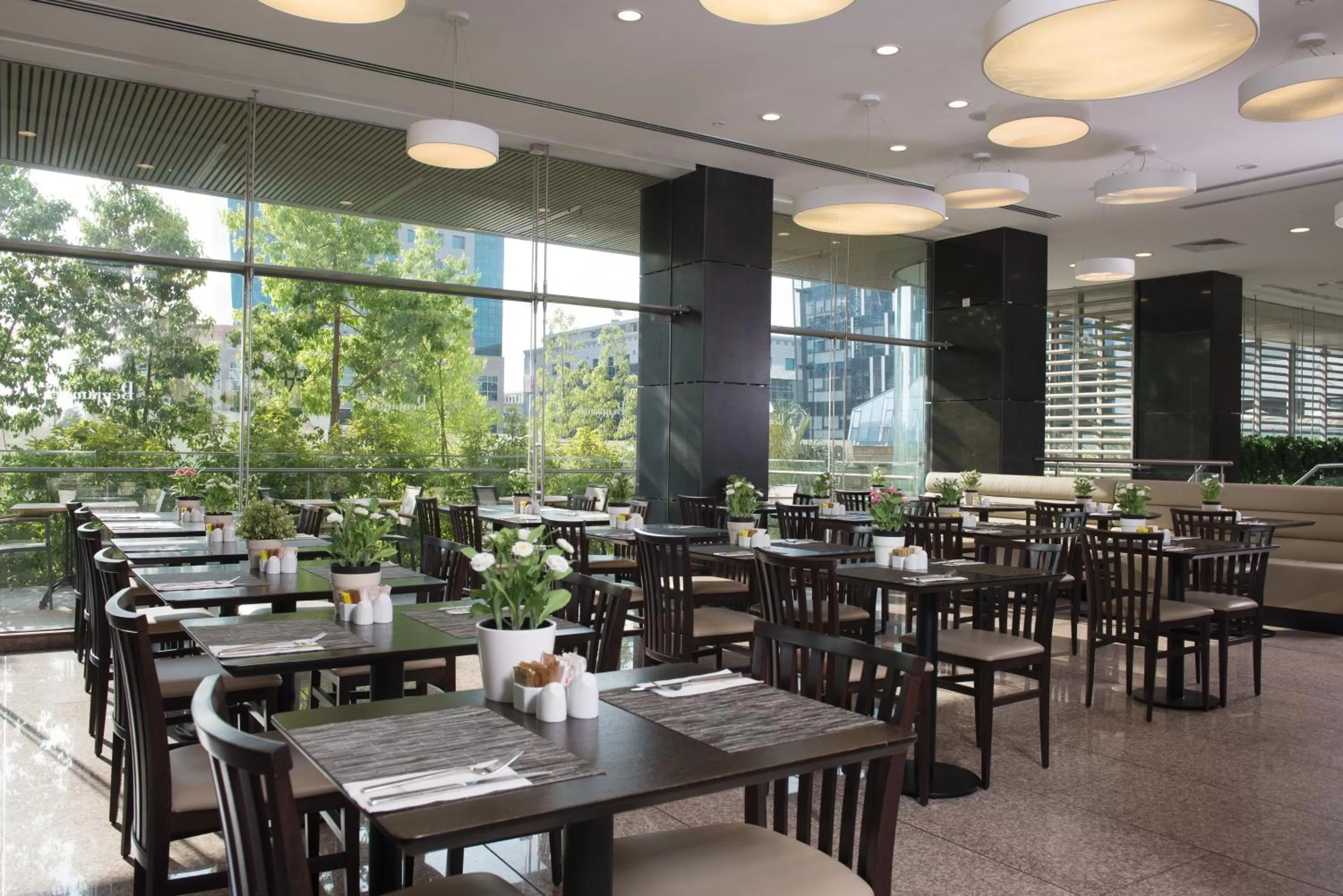 Restaurant/places to eat in Benjamin Business Hotel
