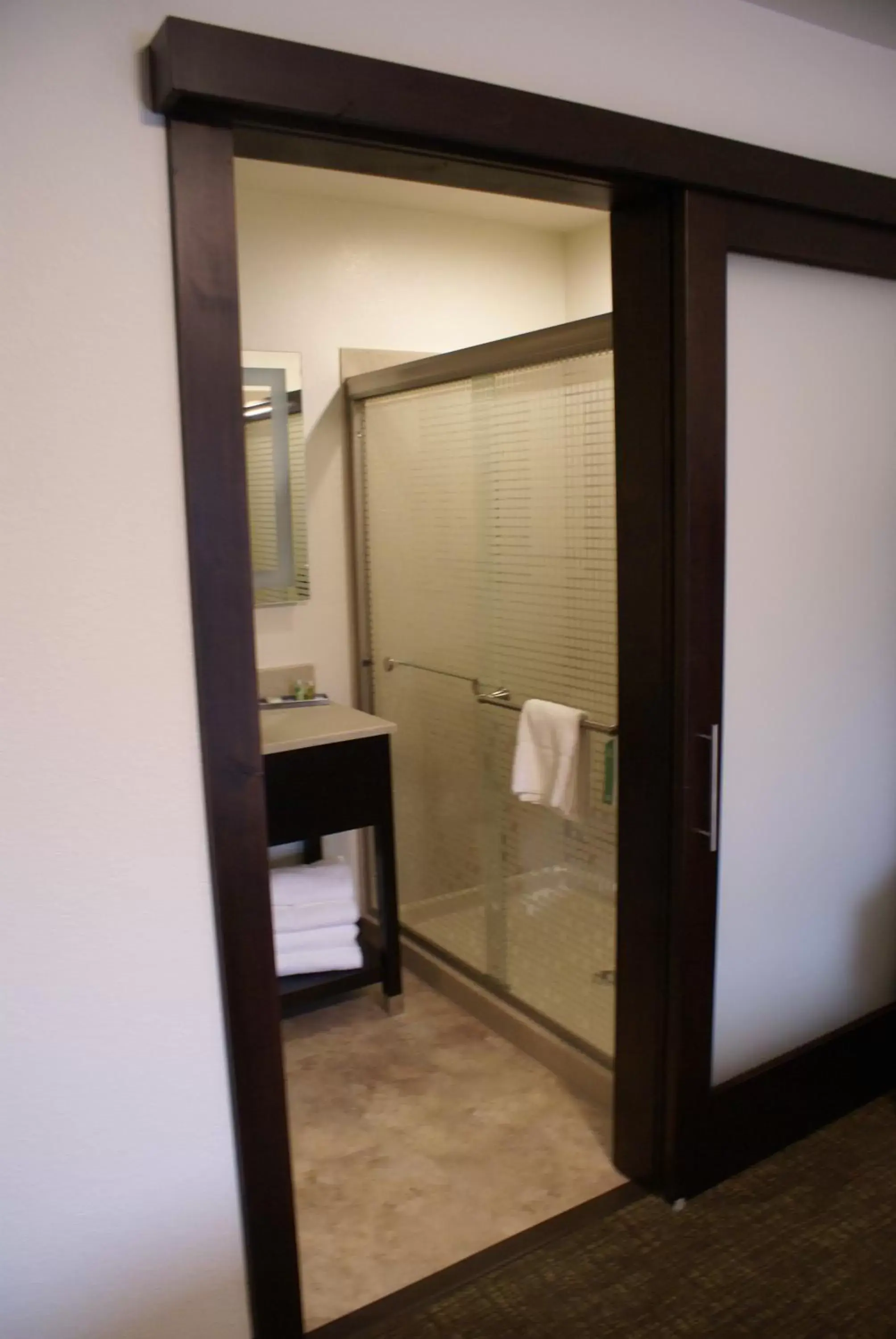Shower, Bathroom in Boarders Inn & Suites by Cobblestone Hotels - Syracuse