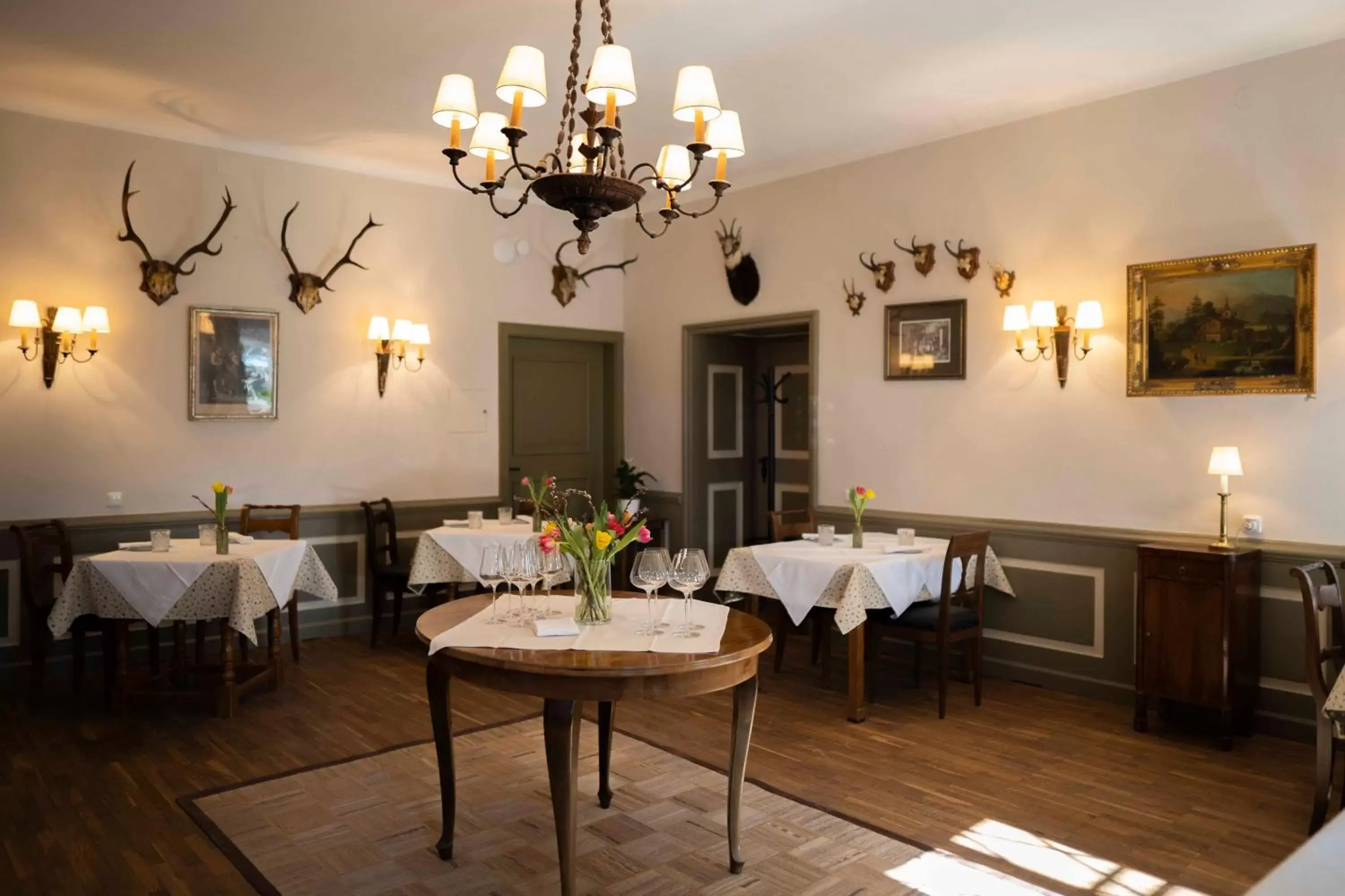 Restaurant/Places to Eat in Schlosswirt zu Anif - Hotel und Restaurant