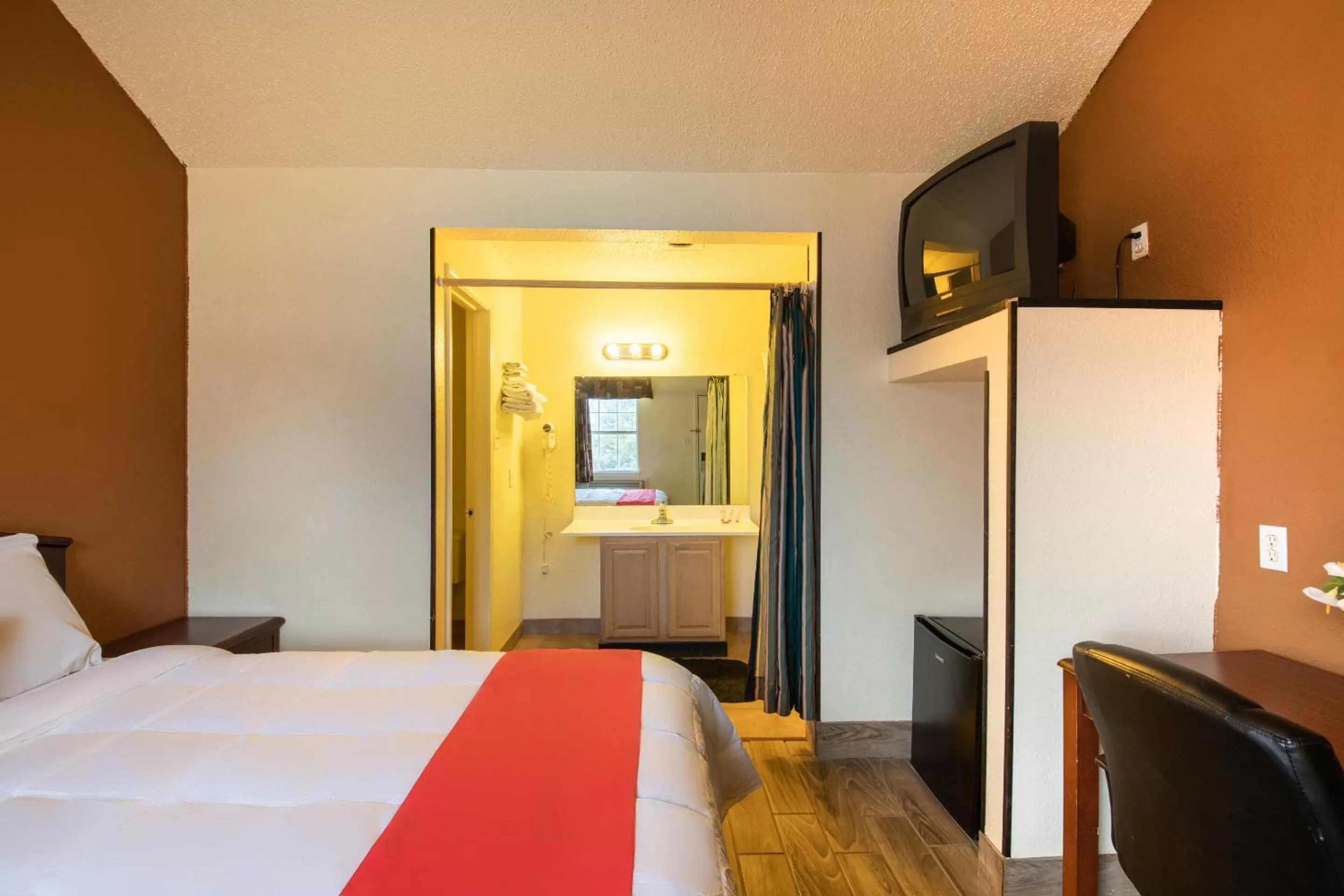 Bedroom, Bed in OYO Hotel Decatur TX Hwy 287 Northwest