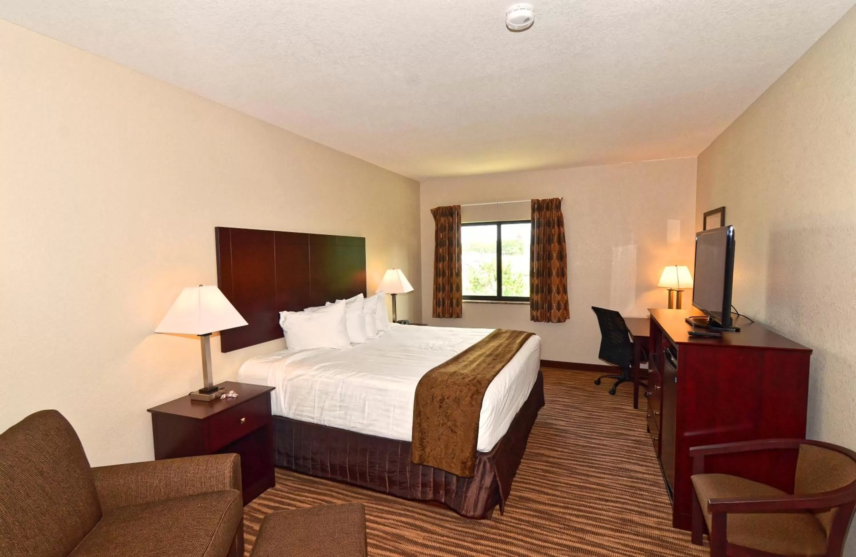 Photo of the whole room, Bed in Cobblestone Inn & Suites - Clarion