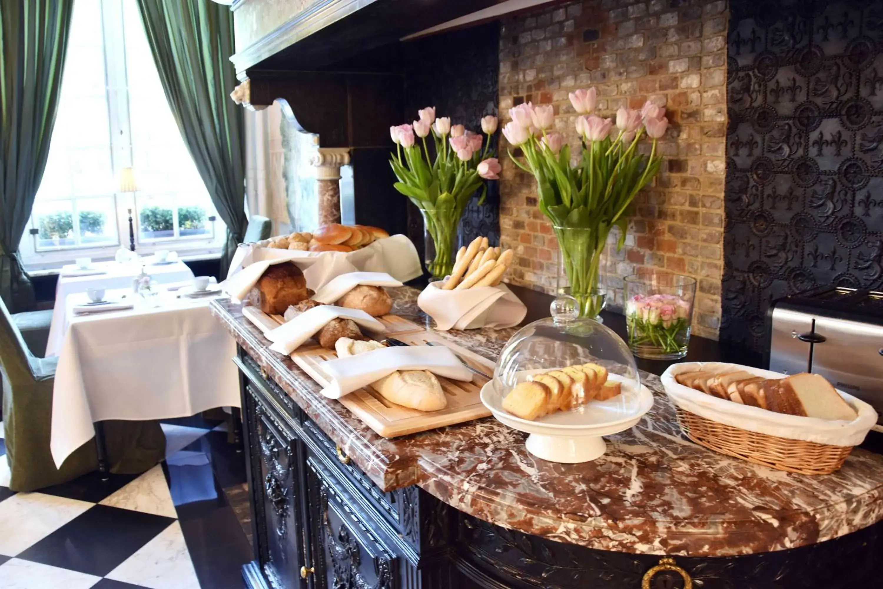 Buffet breakfast in De Tuilerieen - Small Luxury Hotels of the World