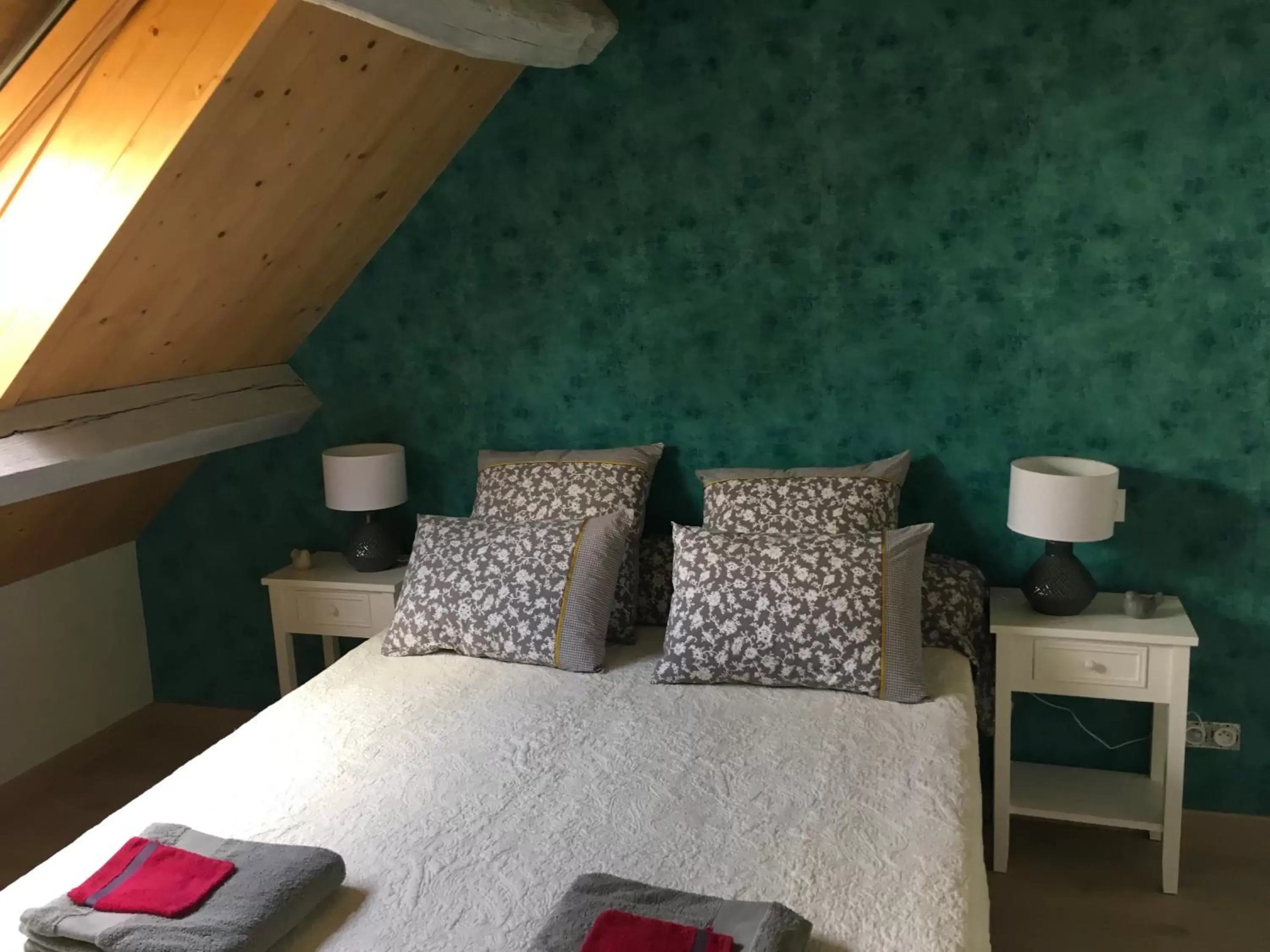 Photo of the whole room, Bed in Manoir le Bout du Pont