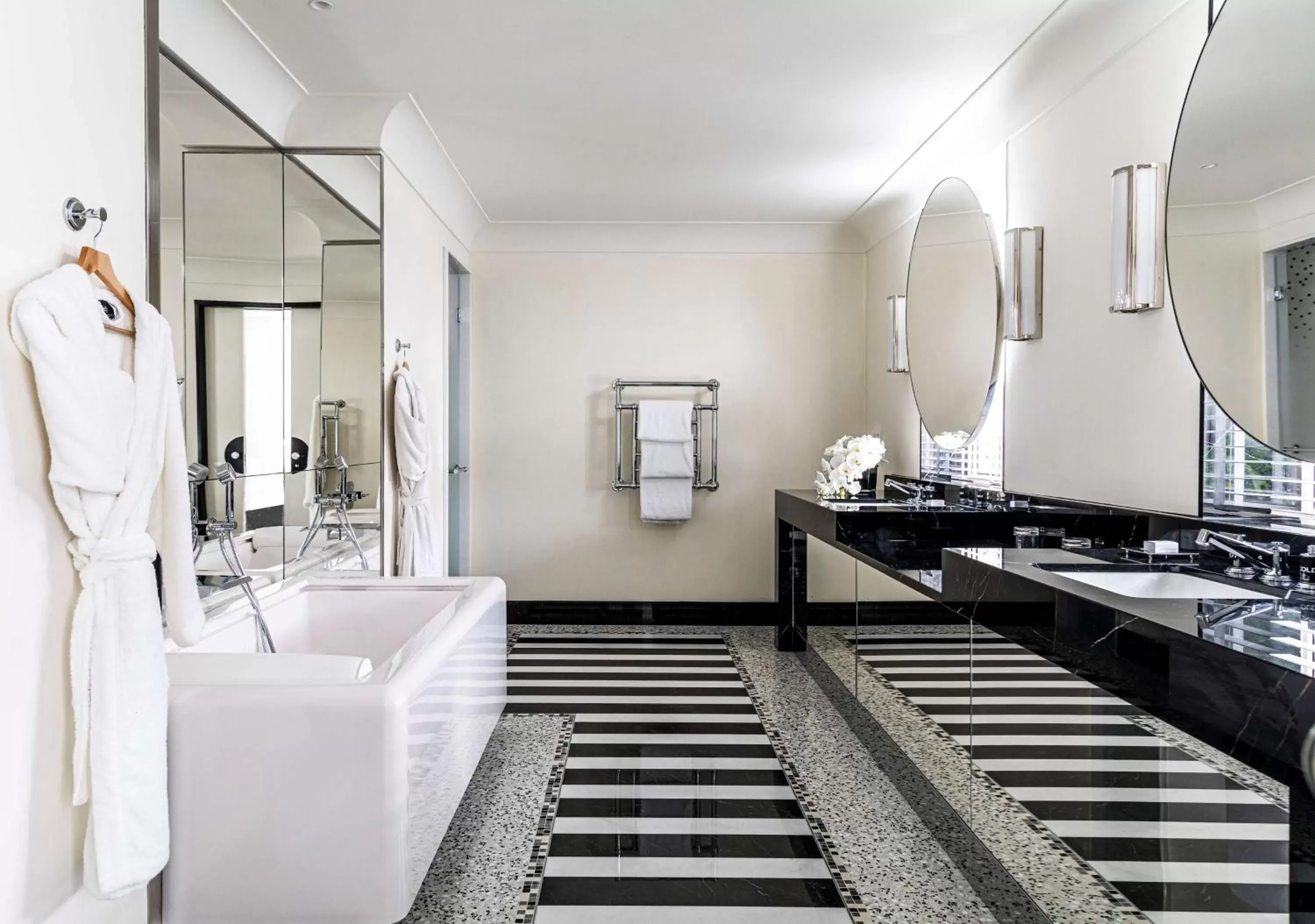 Bathroom in Hôtel Martinez, in The Unbound Collection by Hyatt