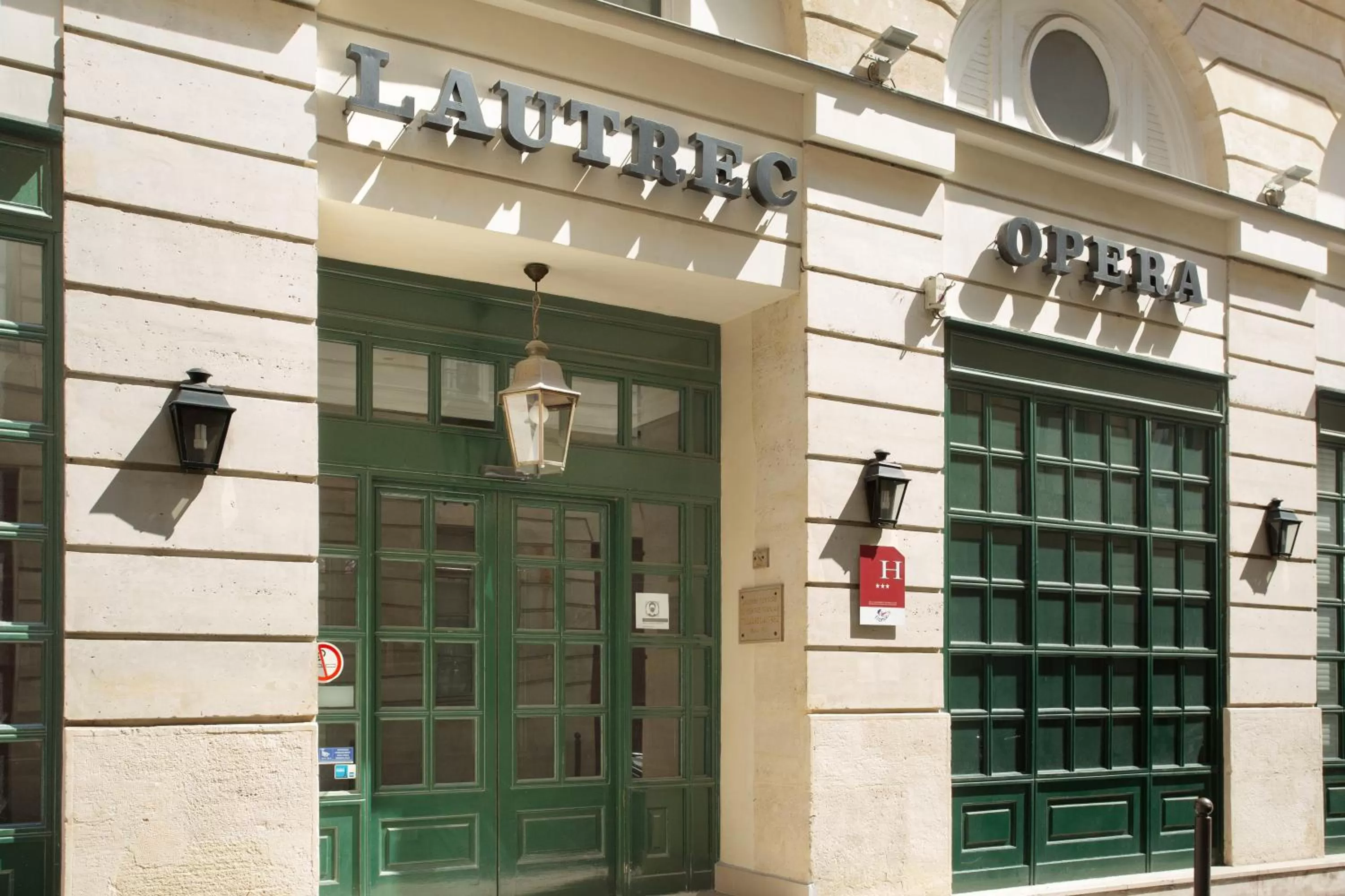 Facade/entrance in Hotel Lautrec Opera