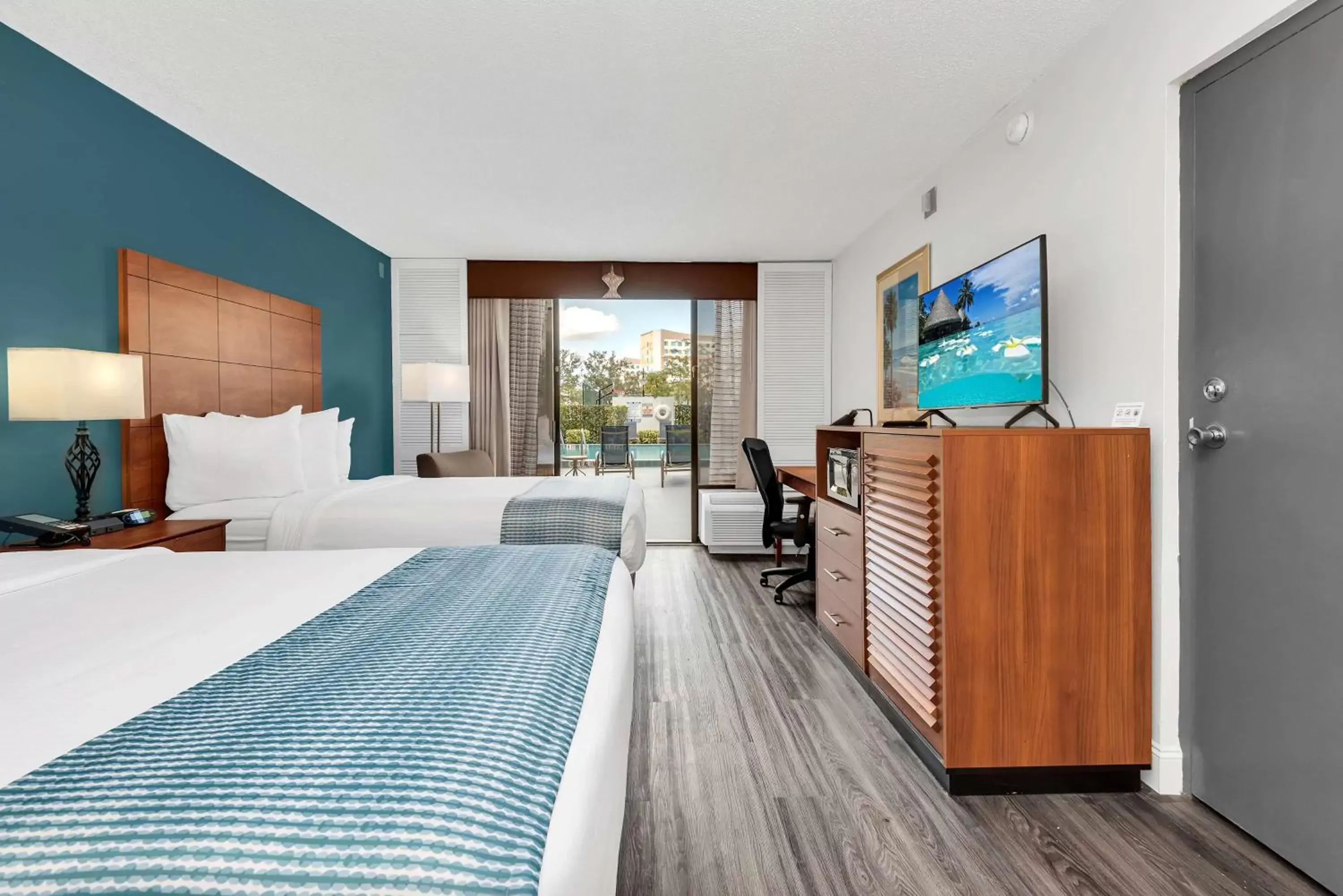 Bedroom in Best Western Orlando Gateway Hotel