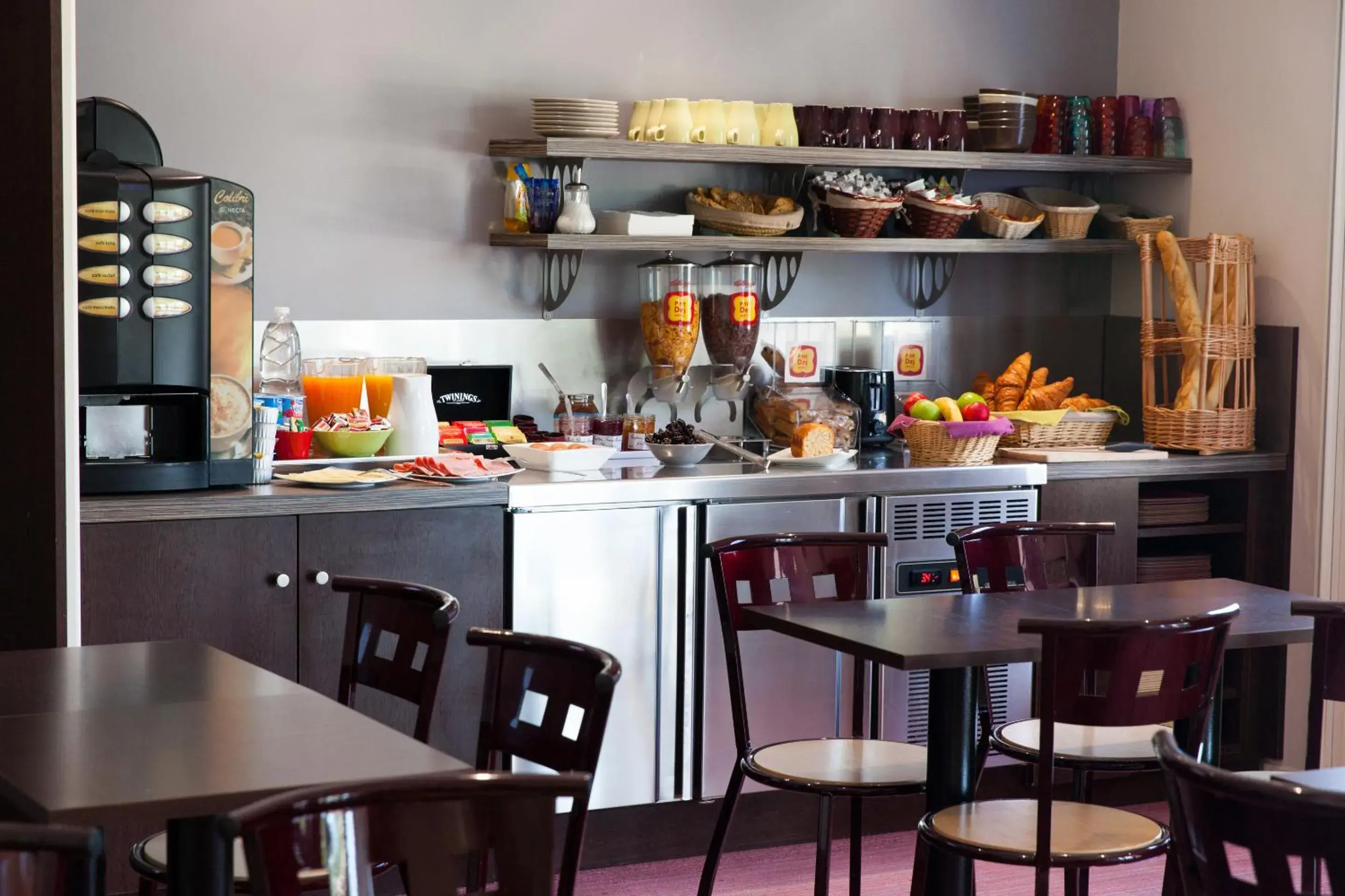 Continental breakfast, Restaurant/Places to Eat in HOTEL LE BORDEAUX LAC Originals Access - Ex P'tit Dej Hotel
