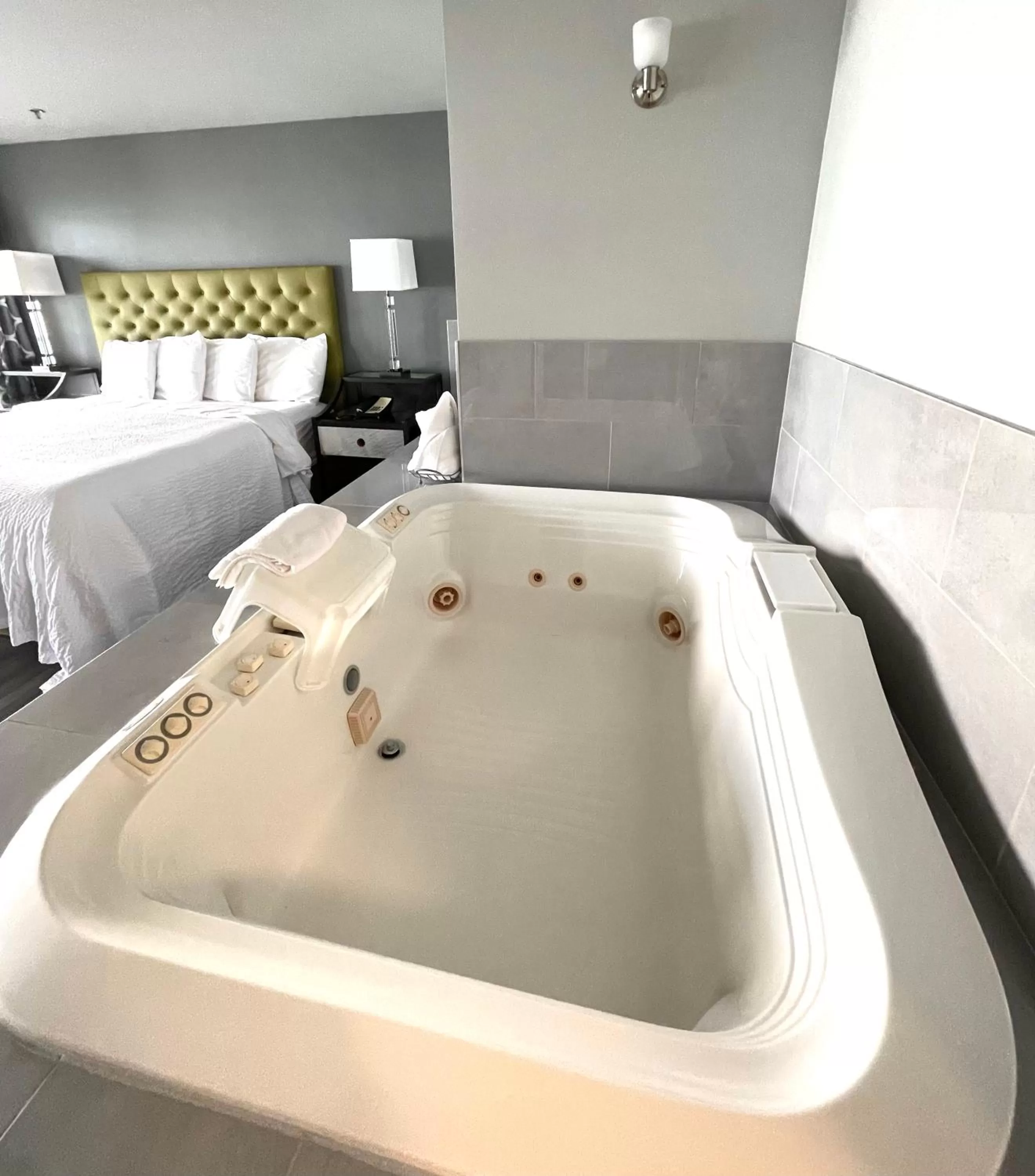 Spa and wellness centre/facilities, Bed in Tides Inn & Suites