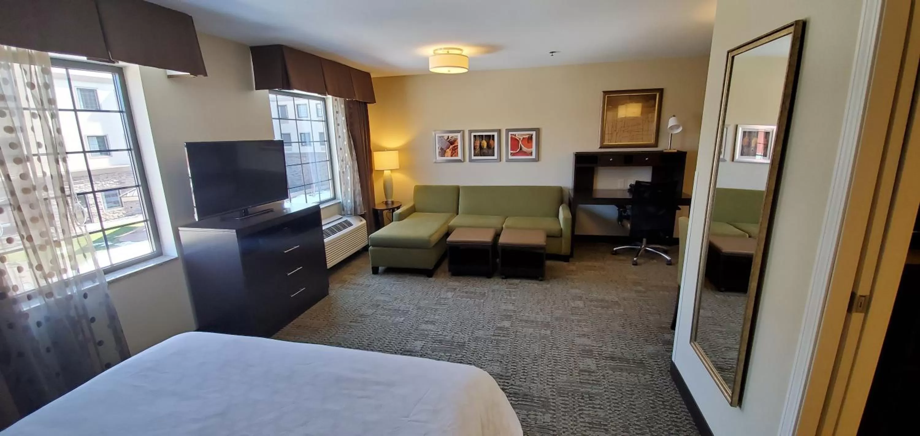 Photo of the whole room, Bed in Staybridge Suites Eau Claire - Altoona by IHG