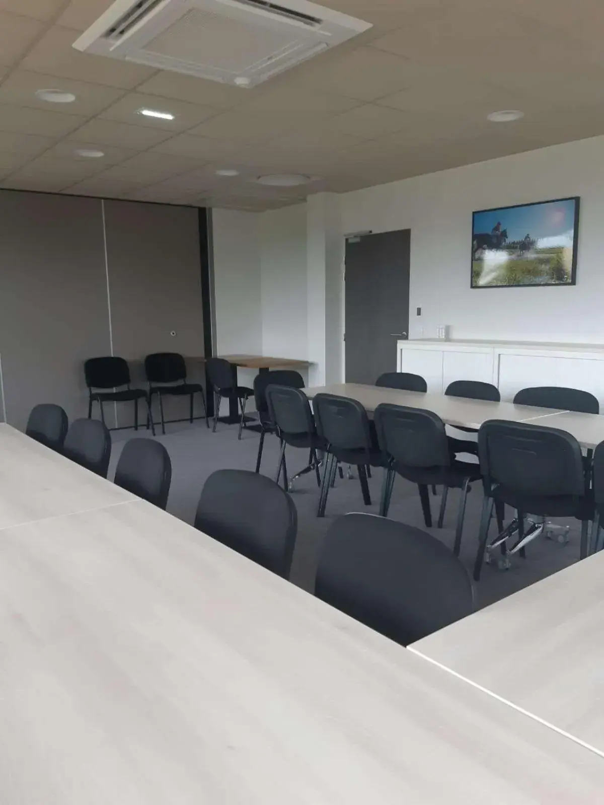 Meeting/conference room in Brit Hotel Ploermel - Hotel de l'Hippodrome