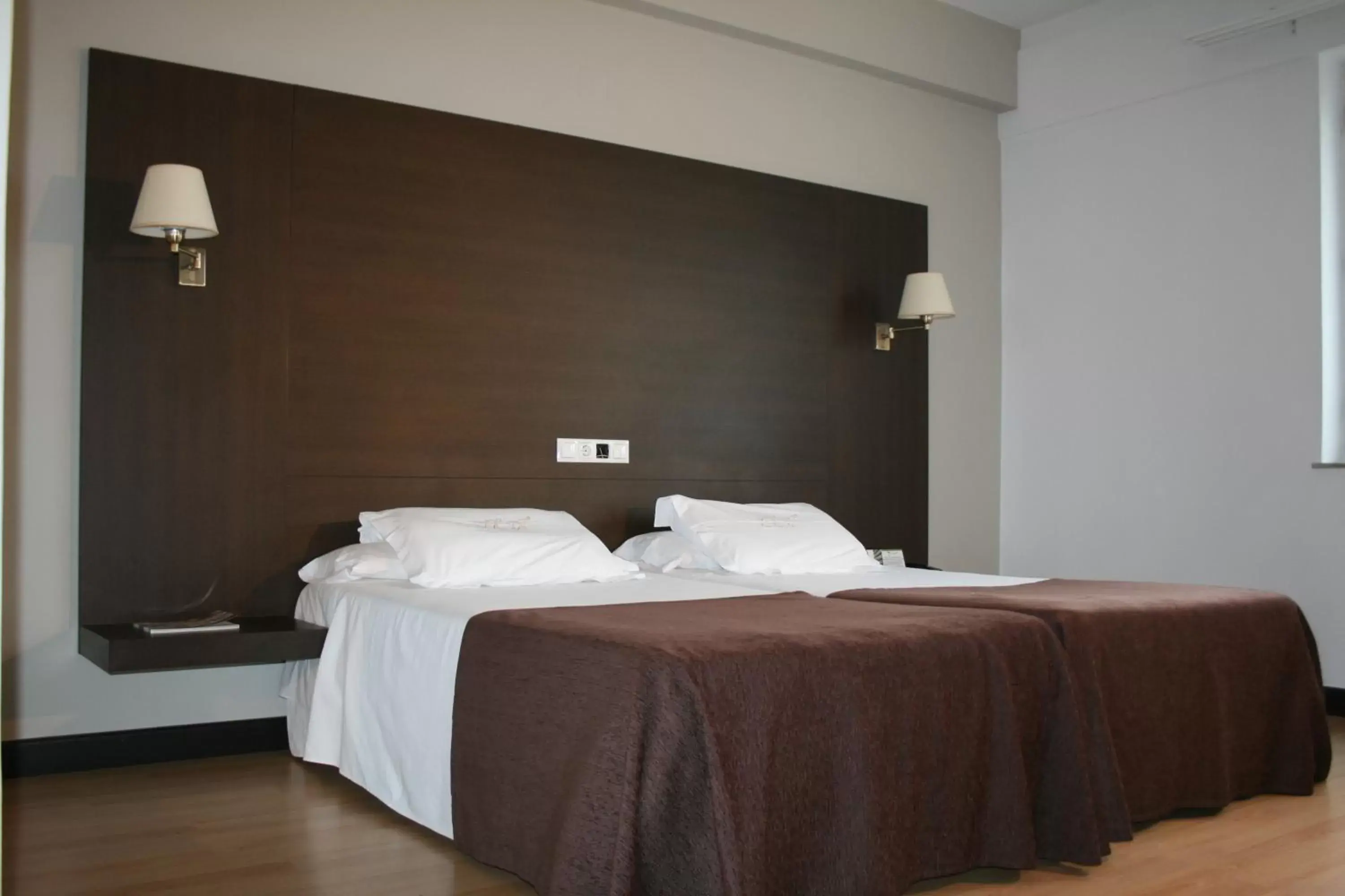 Photo of the whole room, Bed in Hotel Mendez Nuñez