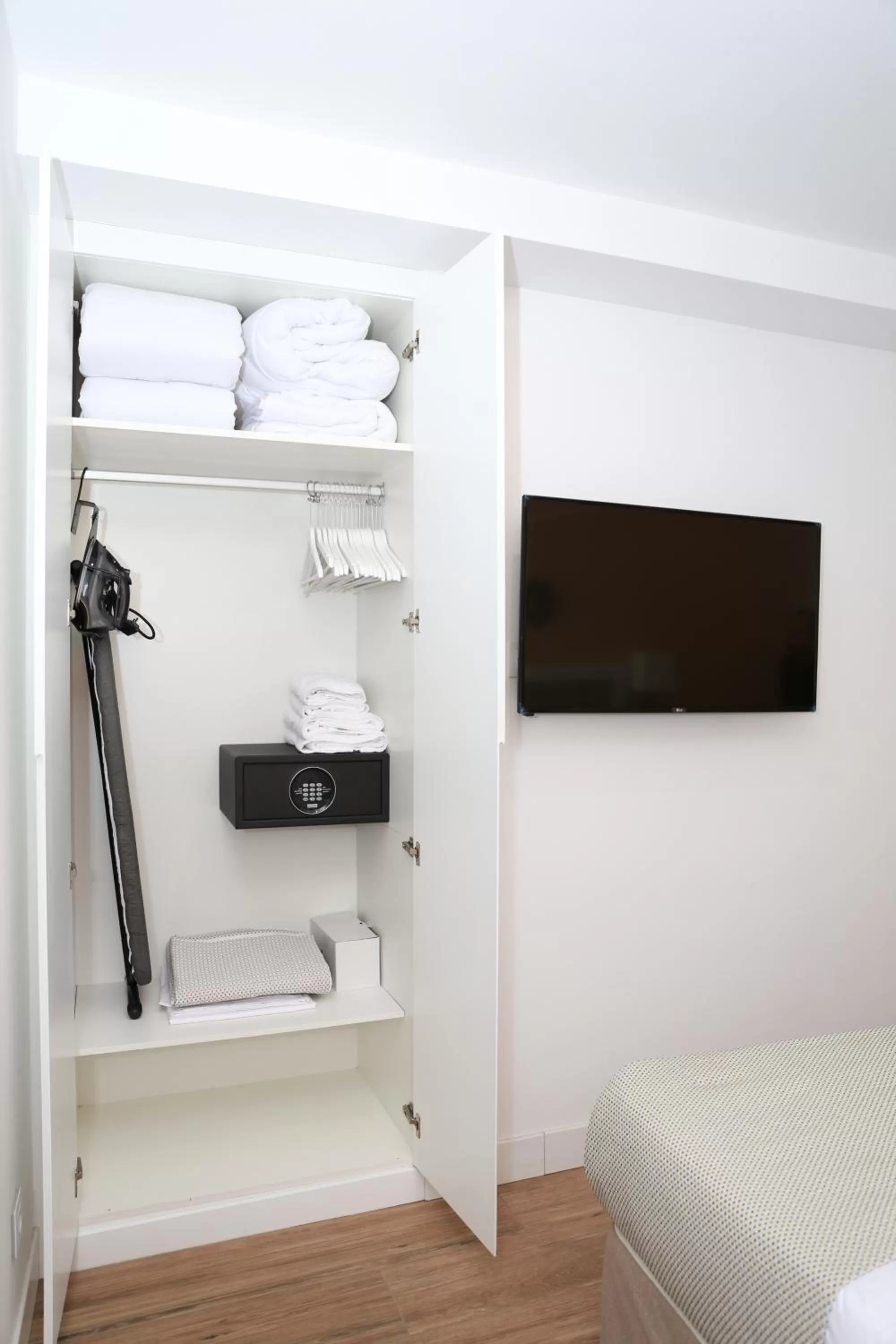 Bed in New Point Opera