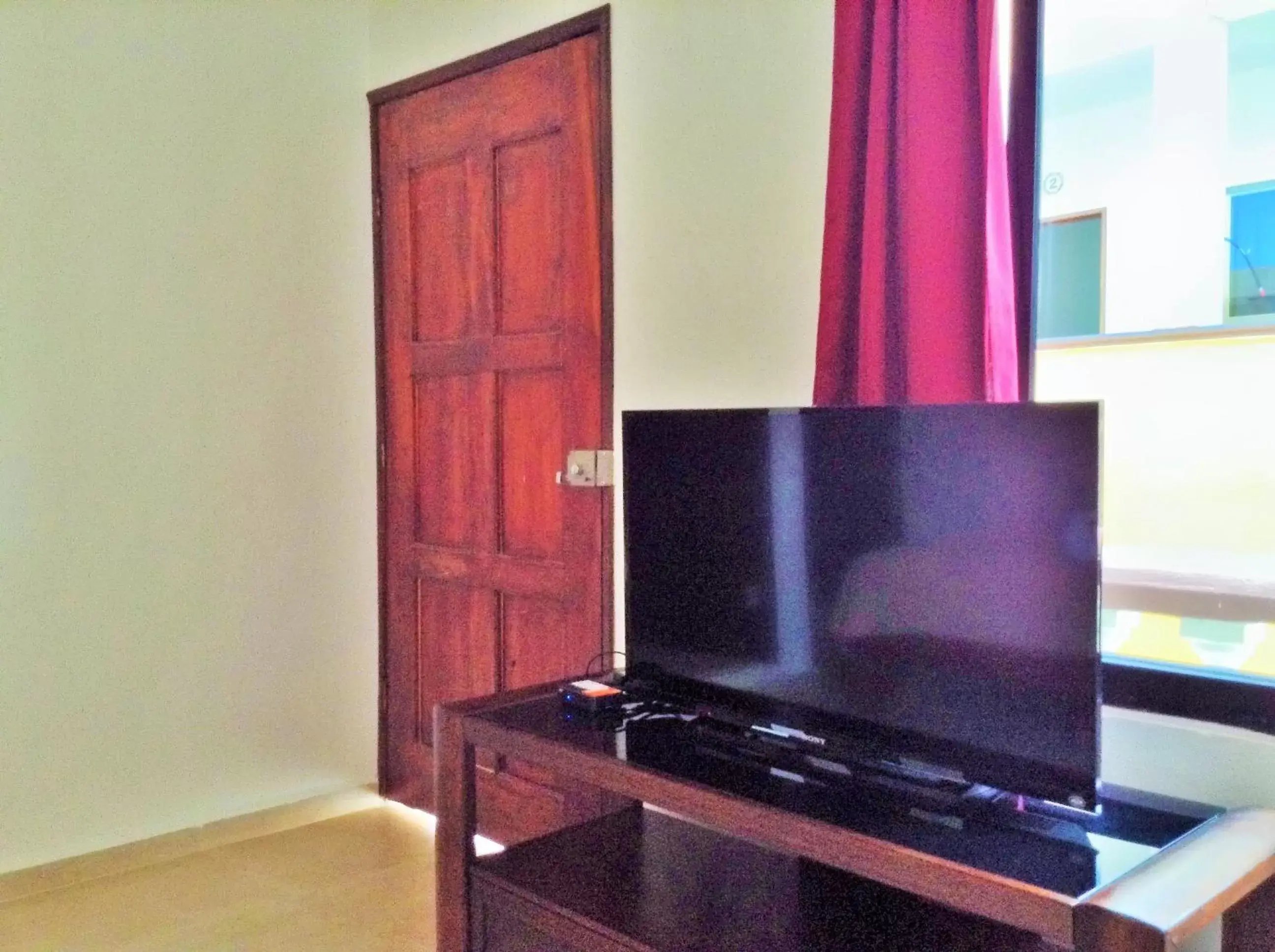 Day, TV/Entertainment Center in Posada Malix Pek