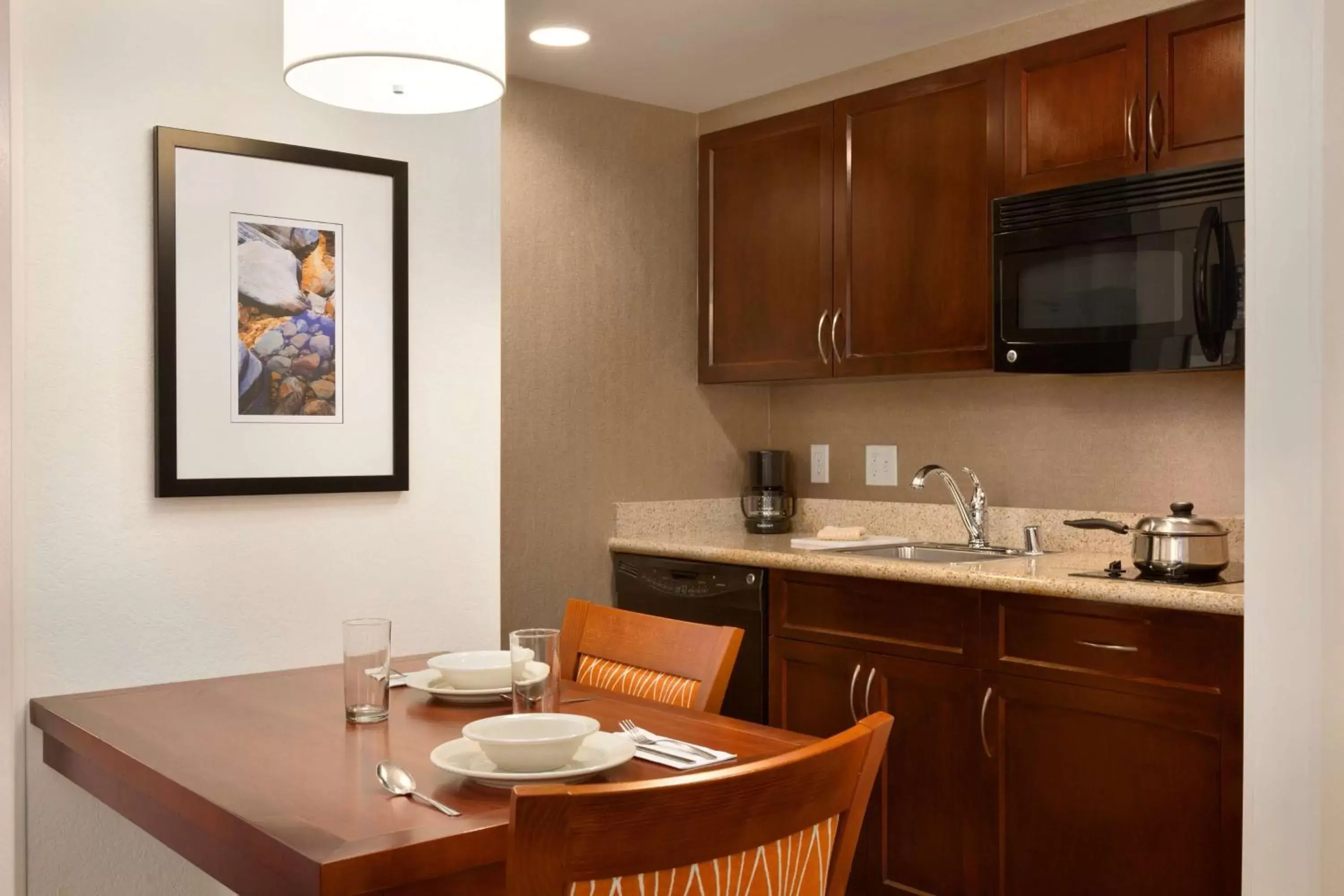 Kitchen or kitchenette, Kitchen/Kitchenette in Homewood Suites By Hilton Las Vegas Airport