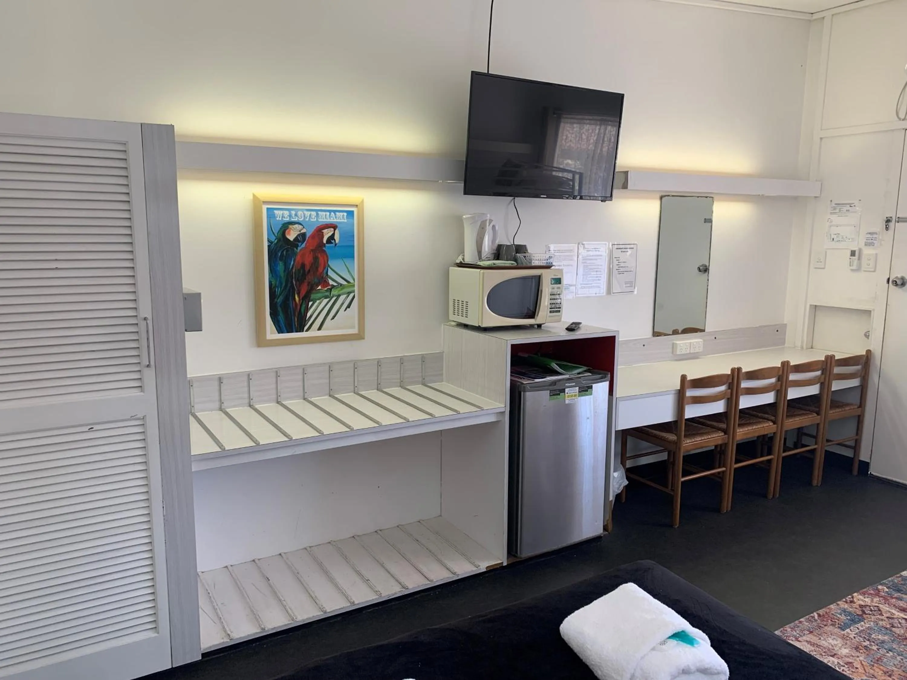 minibar in Arkana Motel