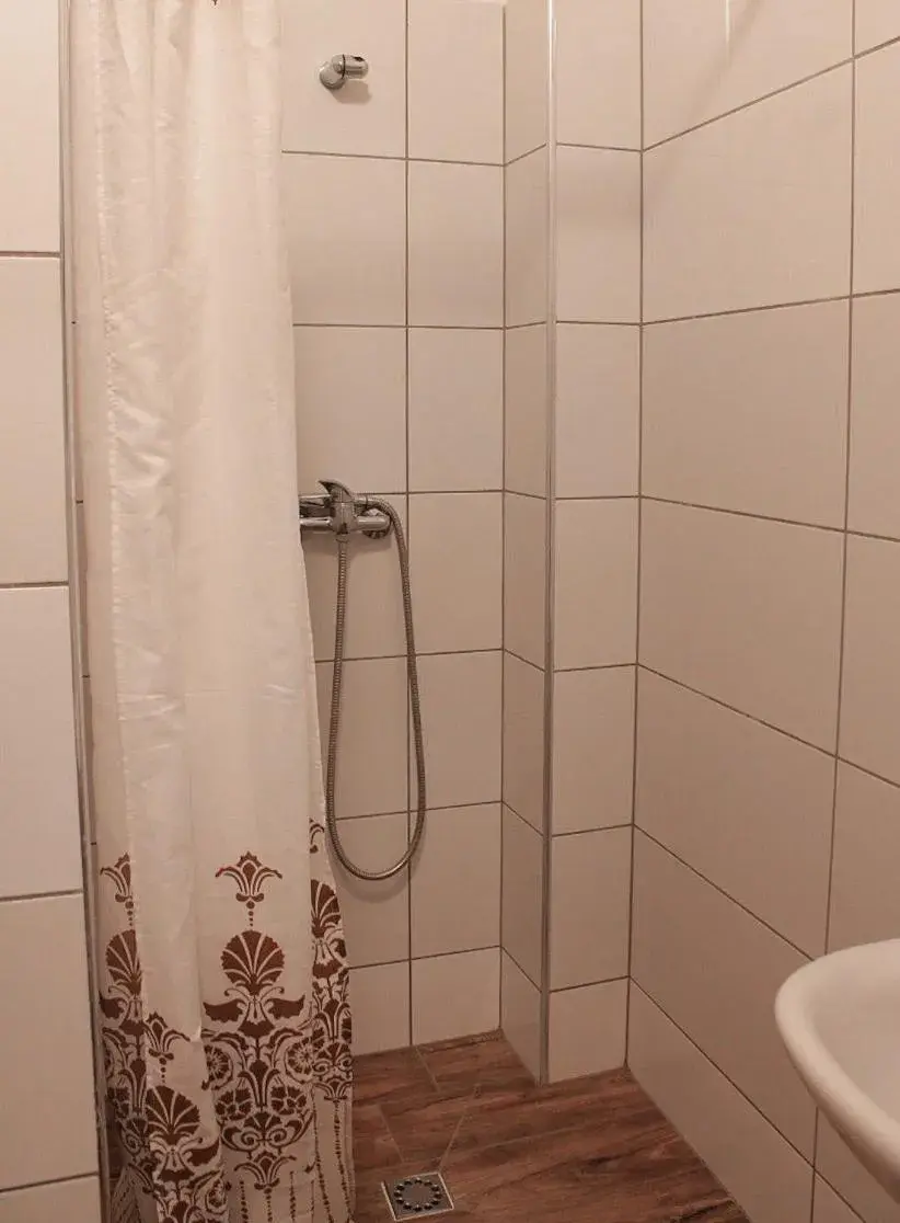 Shower, Bathroom in Warsaw Hostel Centrum