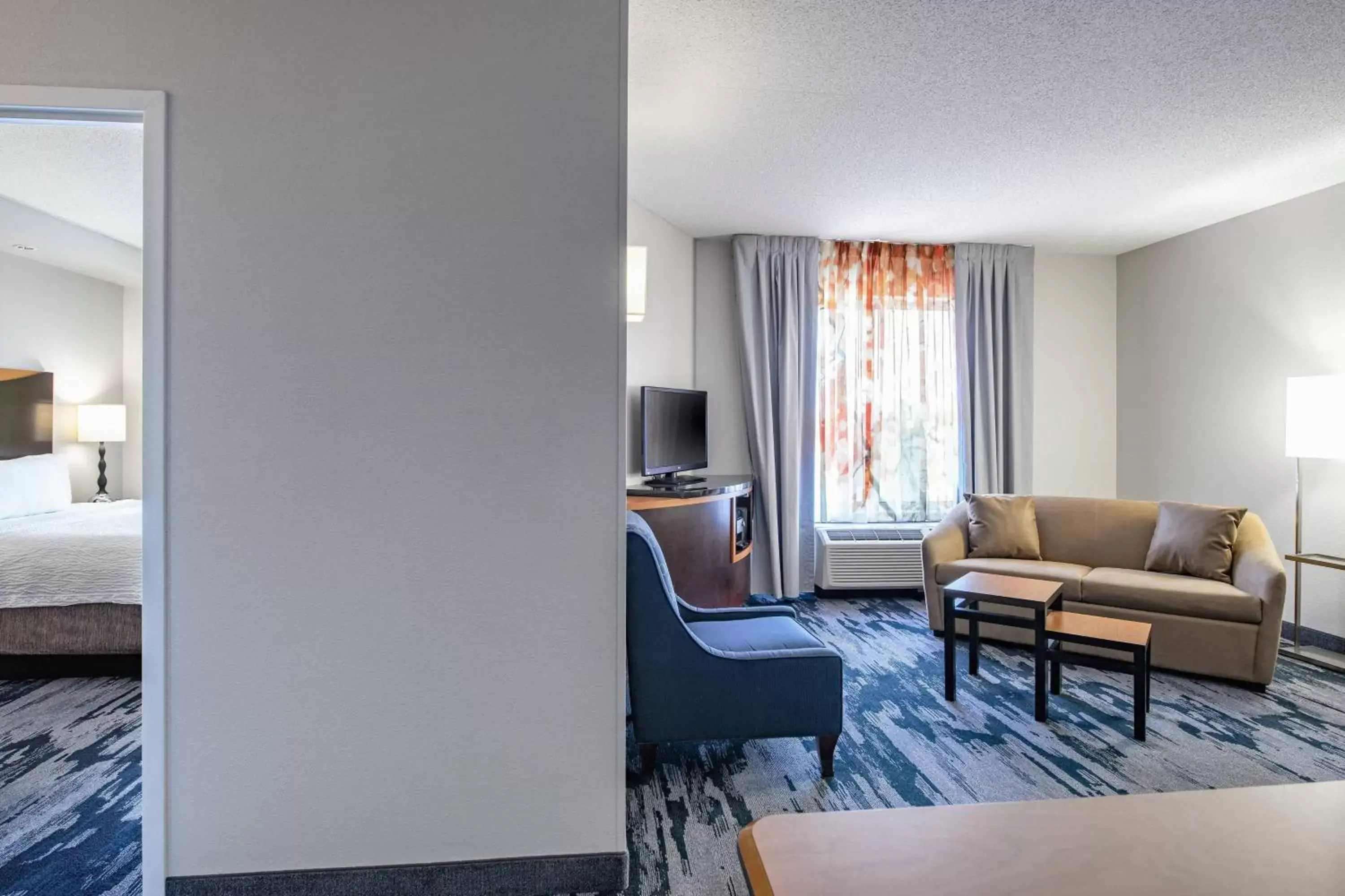 Bedroom, Seating Area in Fairfield Inn & Suites by Marriott Winnipeg