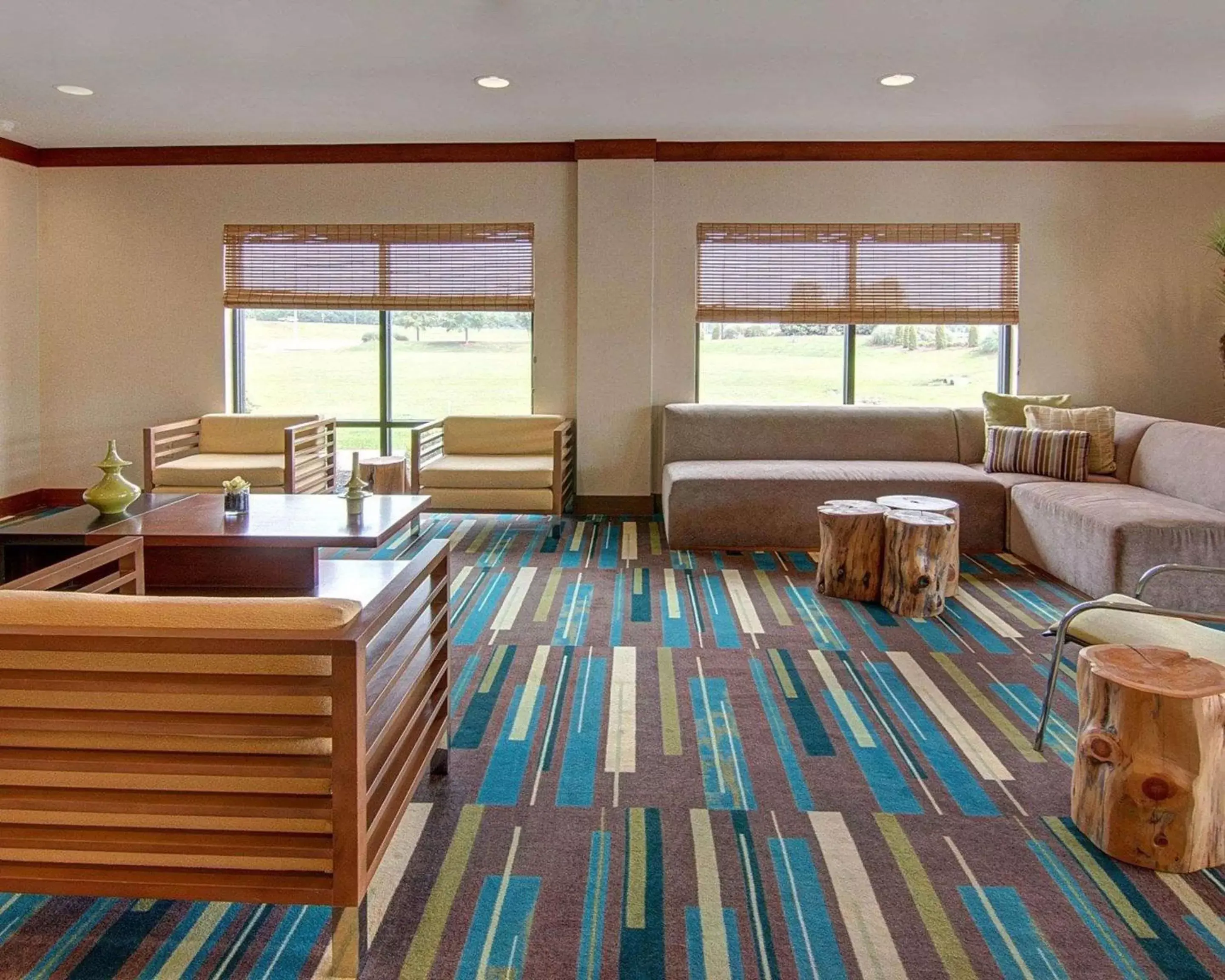 Lobby or reception, Bed in Comfort Suites Bossier City - Shreveport East Lobby or reception, Bed in Comfort Suites Bossier City - Shreveport East