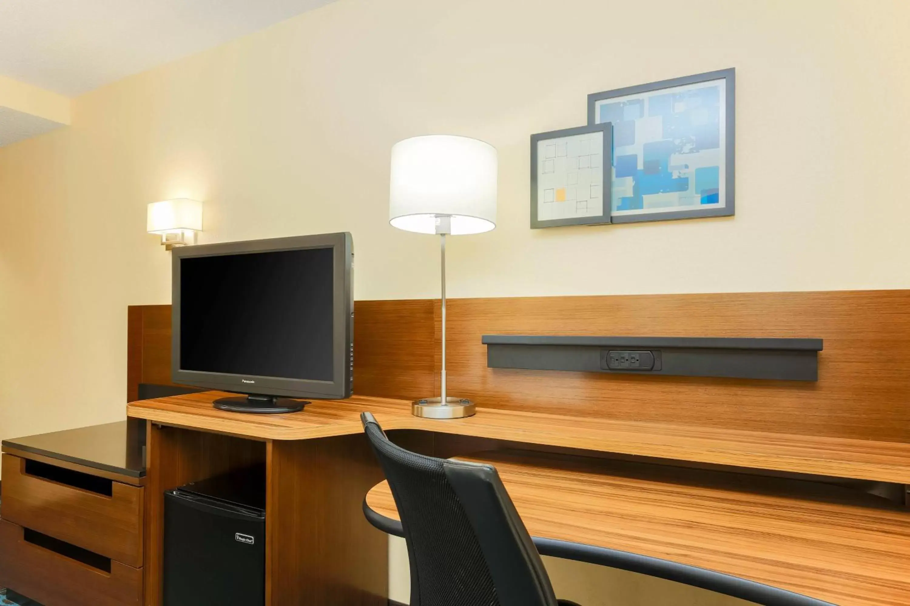 Photo of the whole room, TV/Entertainment Center in Fairfield Inn and Suites by Marriott Tampa Brandon