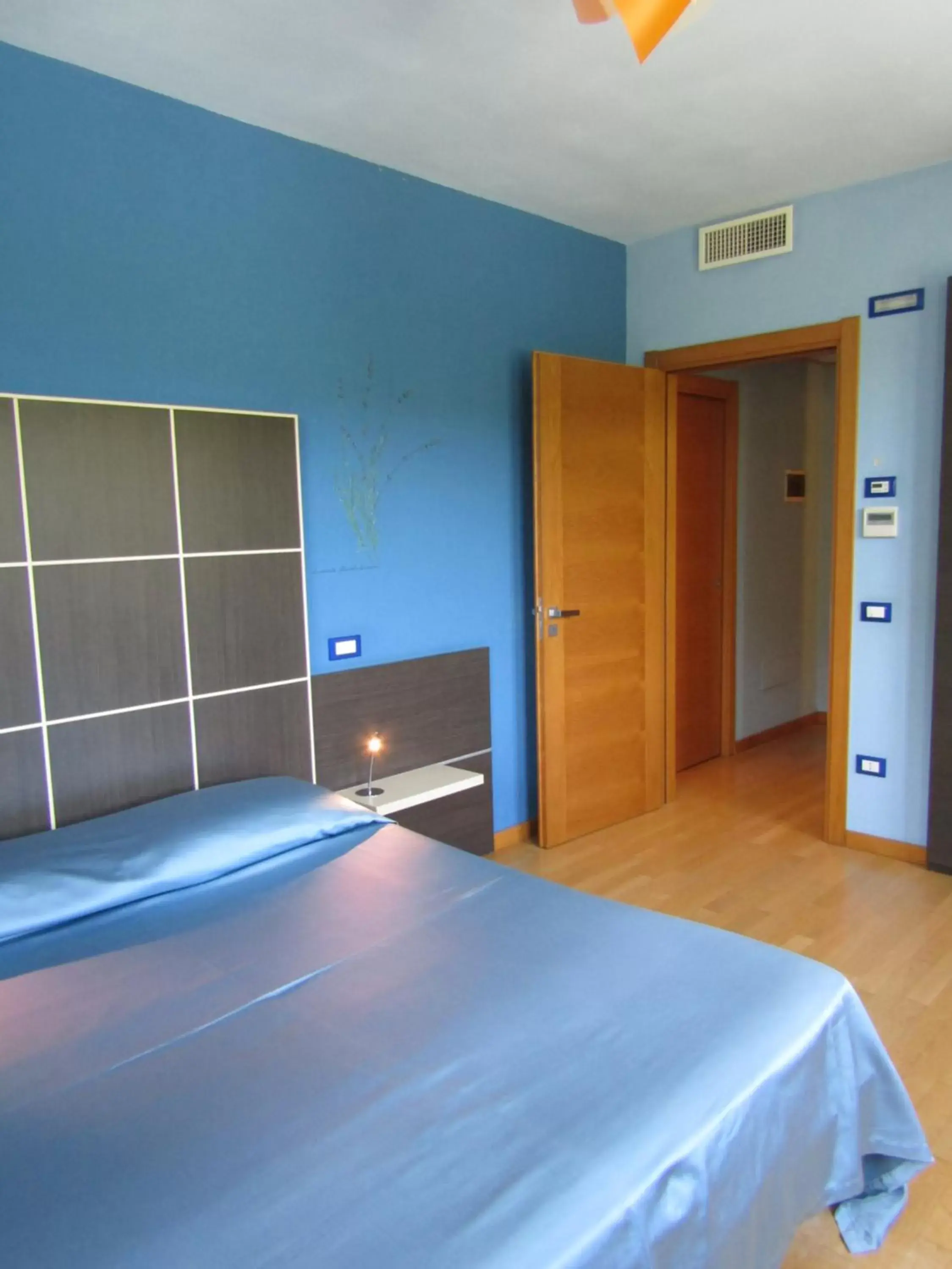 Photo of the whole room, Bed in Sotto Il Cielo Hotel