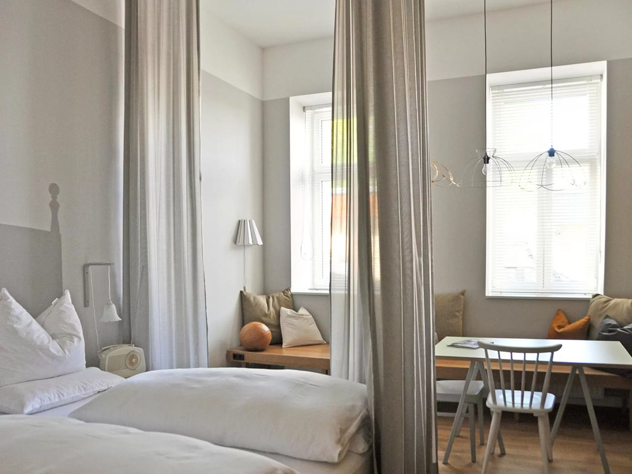 Seating area, Bed in grätzlhotel Schönbrunn