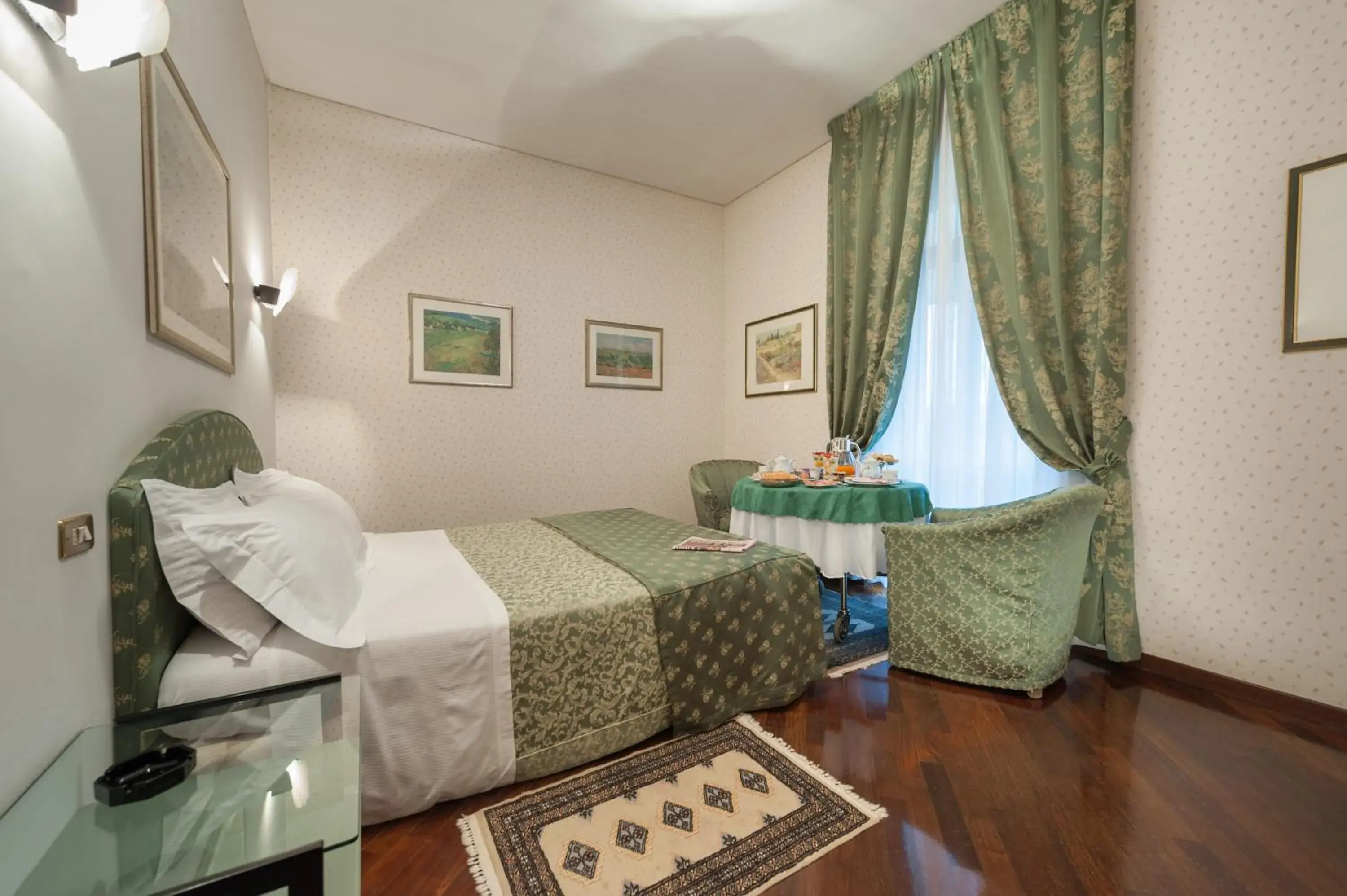 Photo of the whole room, Bed in Hotel Villa Giulia