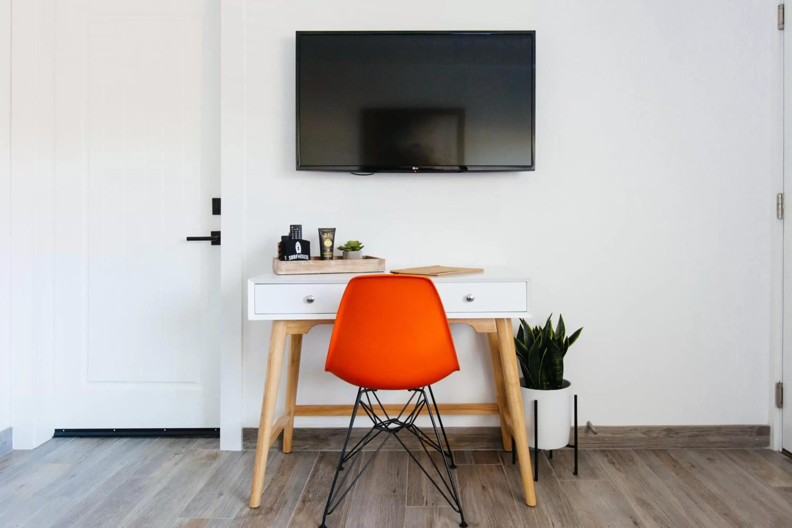 TV/Entertainment Center in Surfhouse