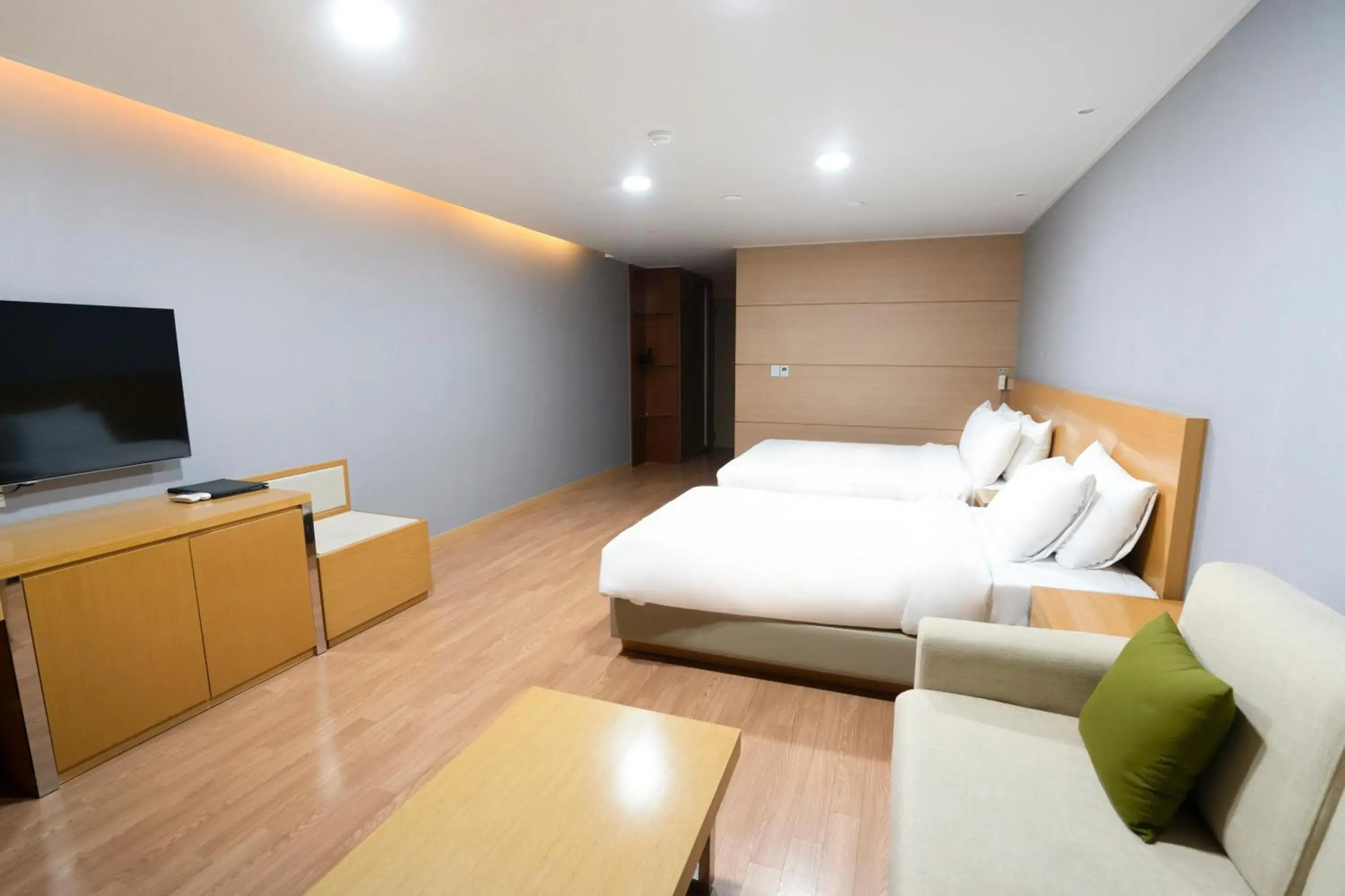 Photo of the whole room, TV/Entertainment Center in Uni Hotel Jeju