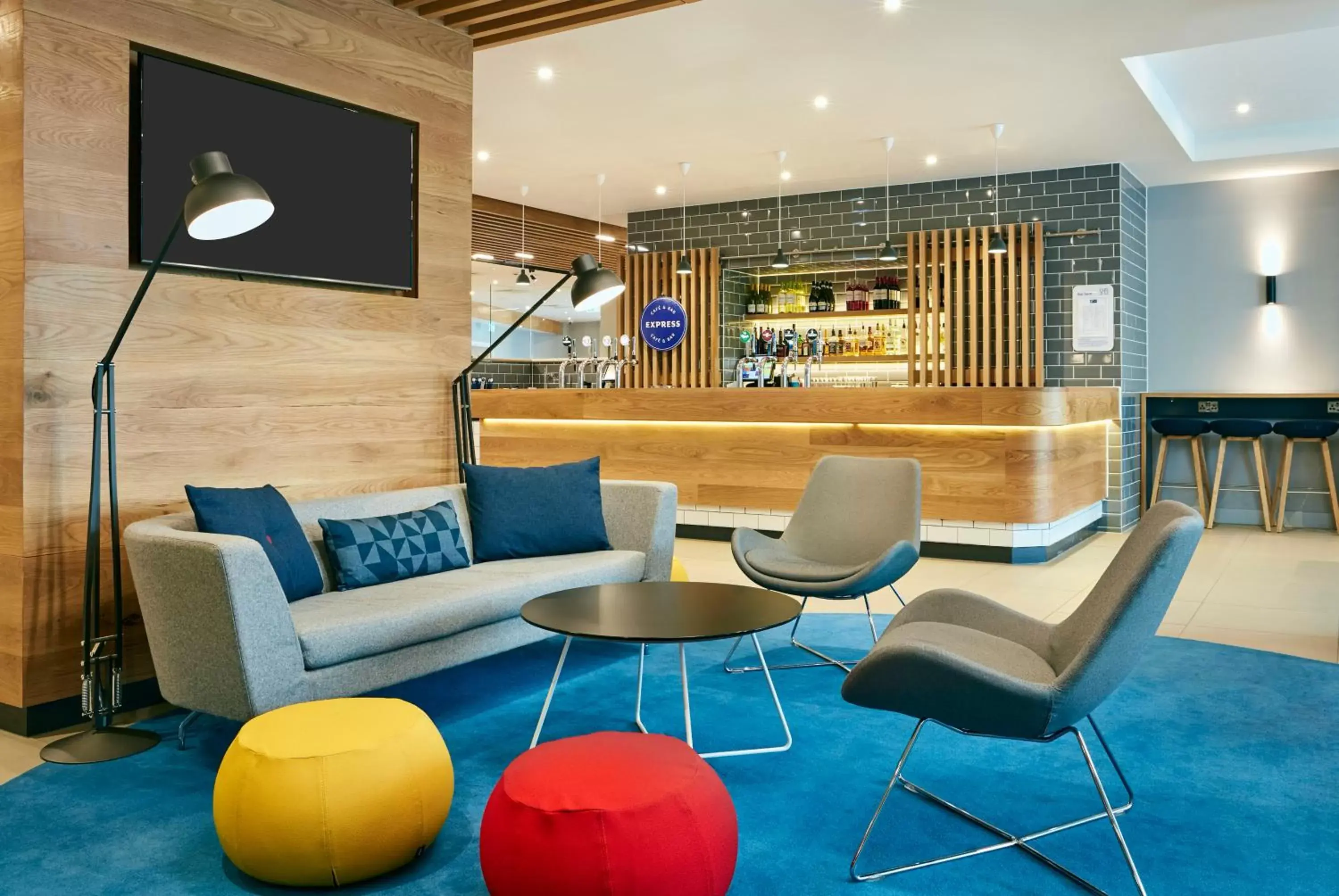 Lobby or reception, Lounge/Bar in Holiday Inn Express Dublin City Centre