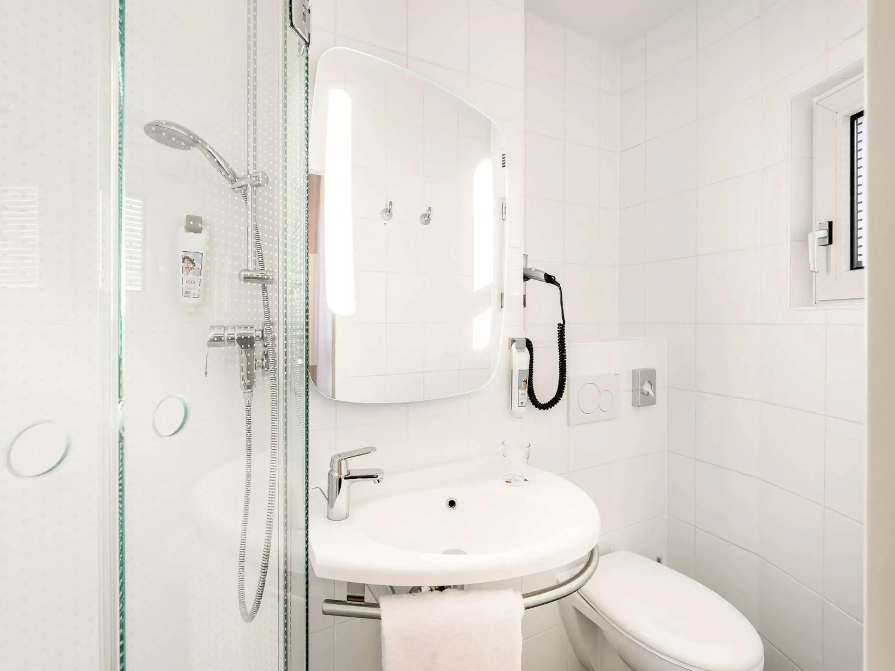 Photo of the whole room, Bathroom in ibis Hotel München City