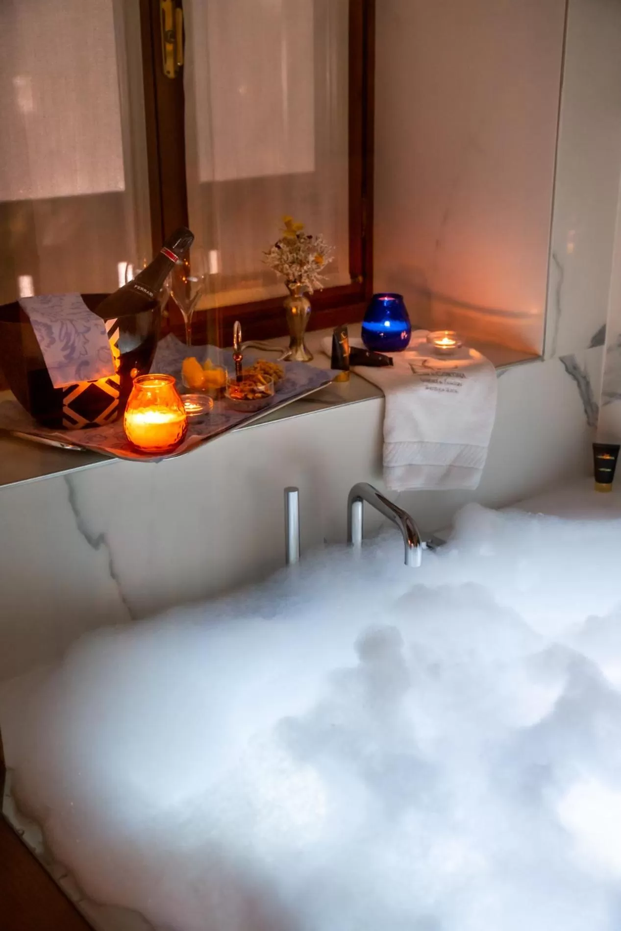 Hot Tub, Bed in Ambra Cortina Luxury&Fashion Hotel