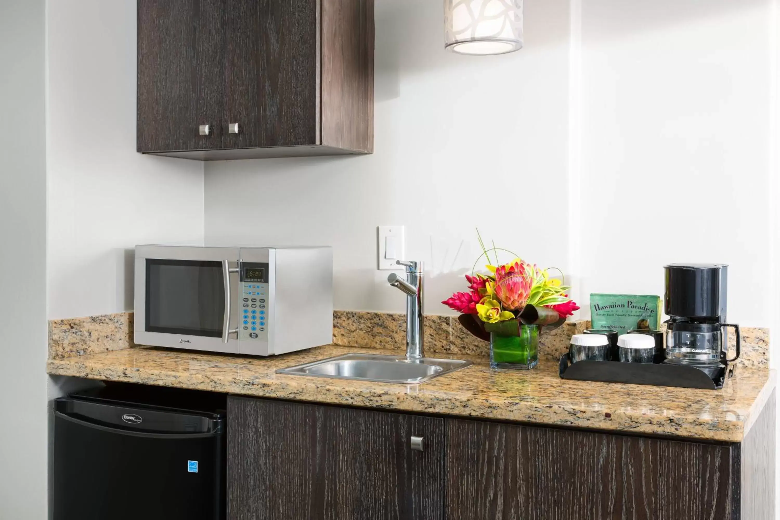 Kitchen or kitchenette, Kitchen/Kitchenette in Courtyard by Marriott Waikiki Beach