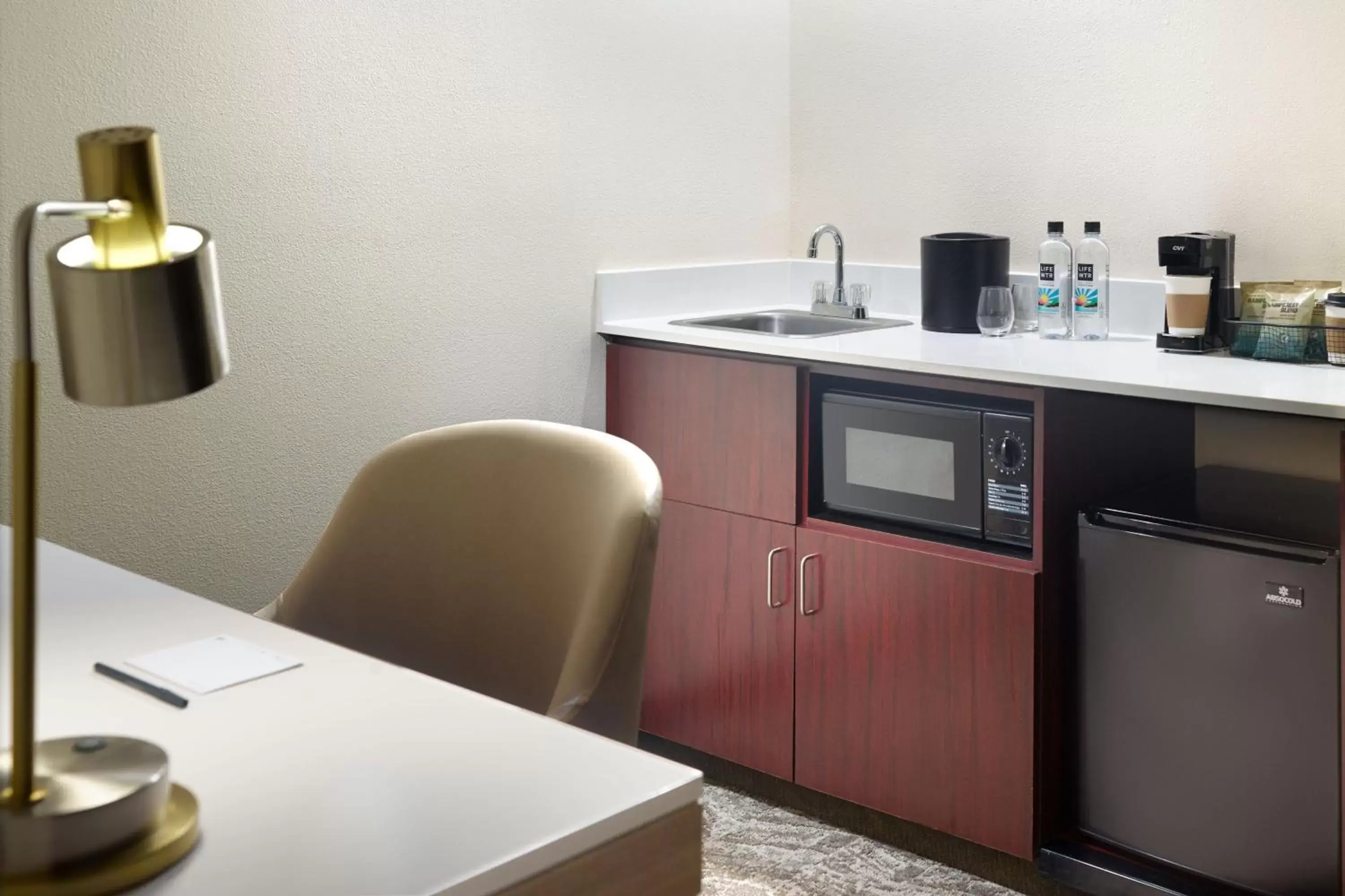 Photo of the whole room, Kitchen/Kitchenette in SpringHill Suites Charlotte University Research Park