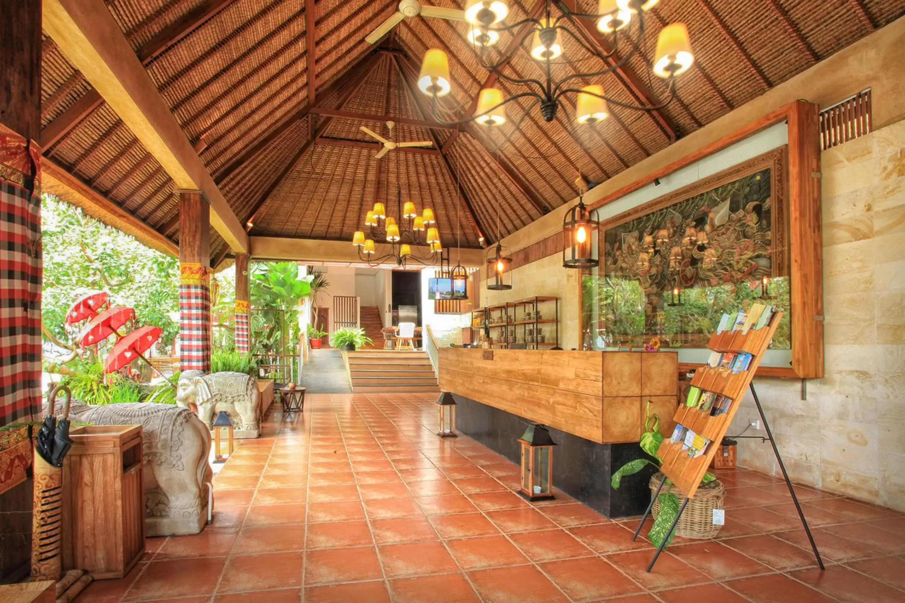 On-site shops, Lobby/Reception in Hotel Puriartha Ubud - CHSE Certified