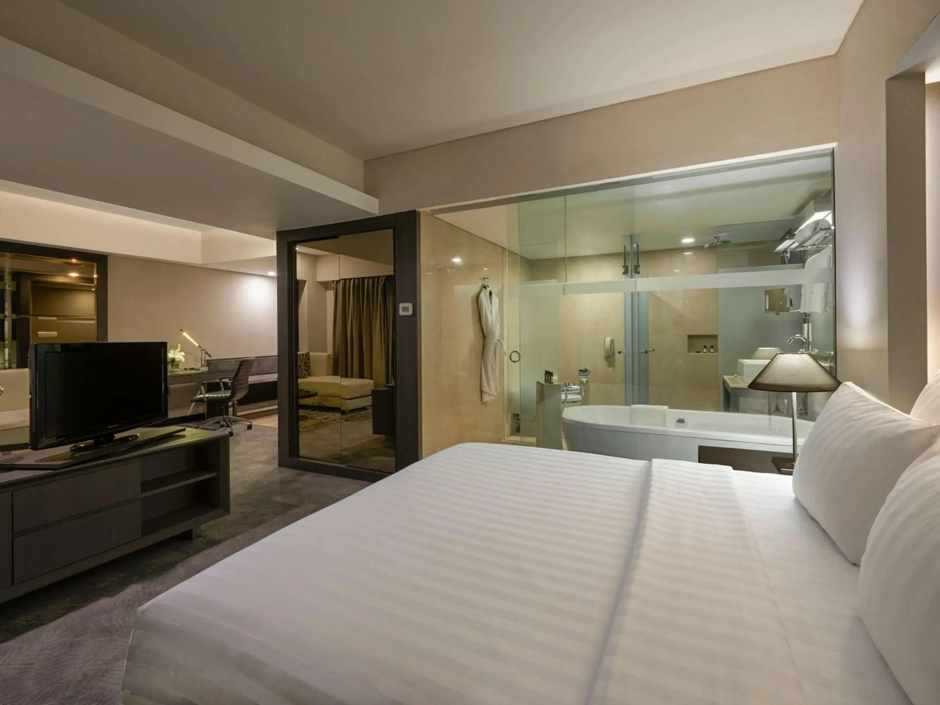 Photo of the whole room, Bed in Pullman Jakarta Indonesia