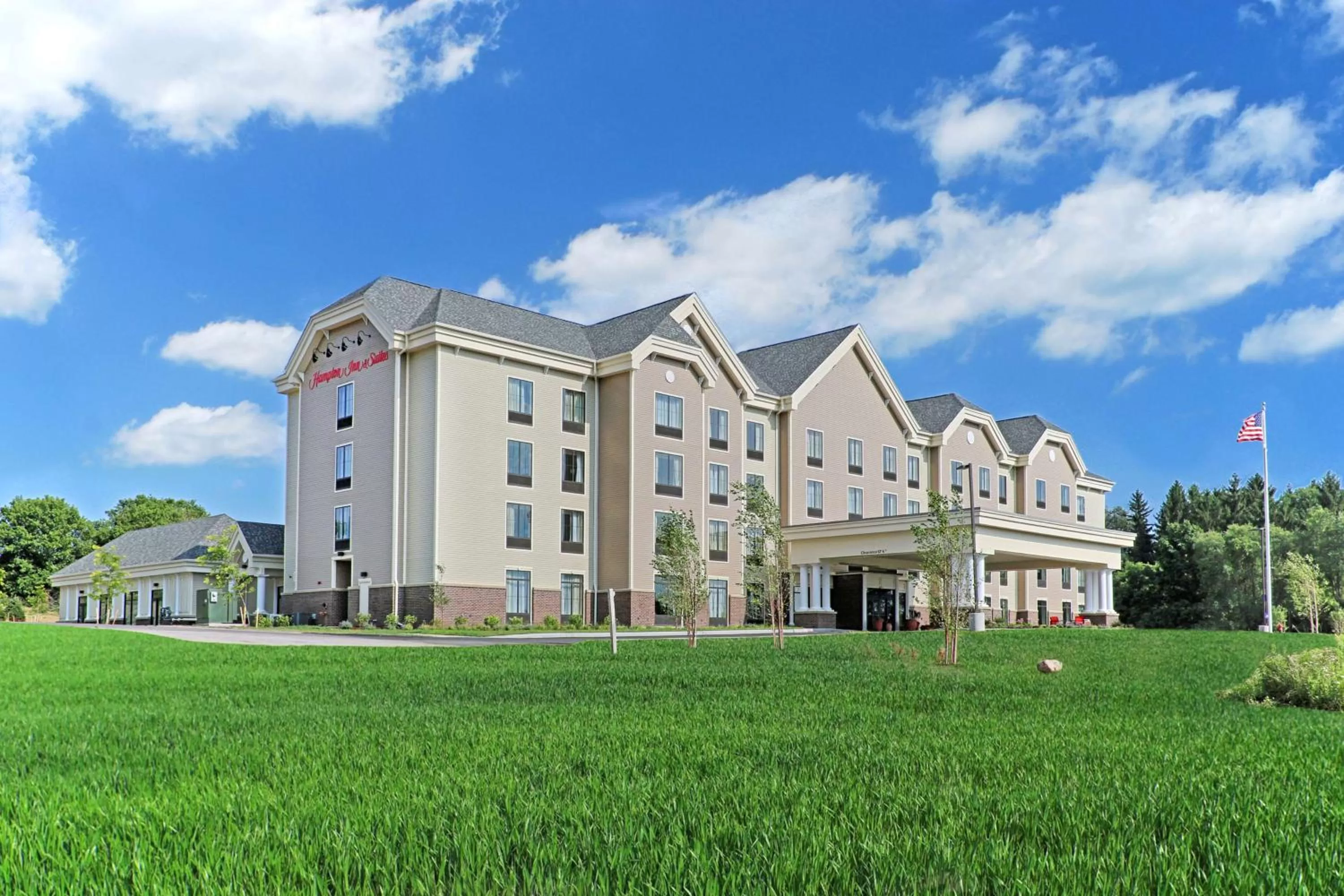 Property building in Hampton Inn & Suites Cazenovia, NY