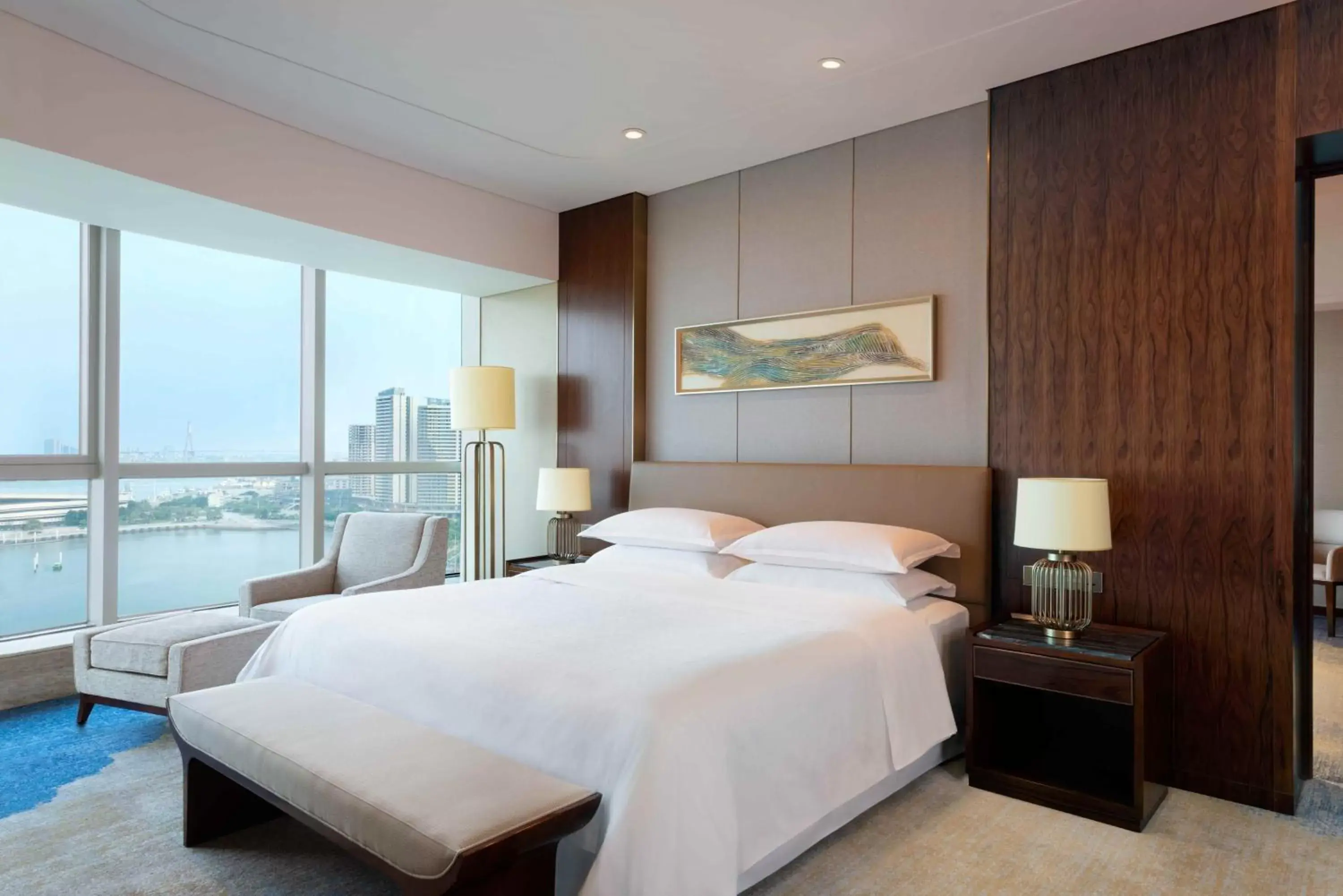 Bedroom, Bed in Sheraton Zhanjiang Hotel