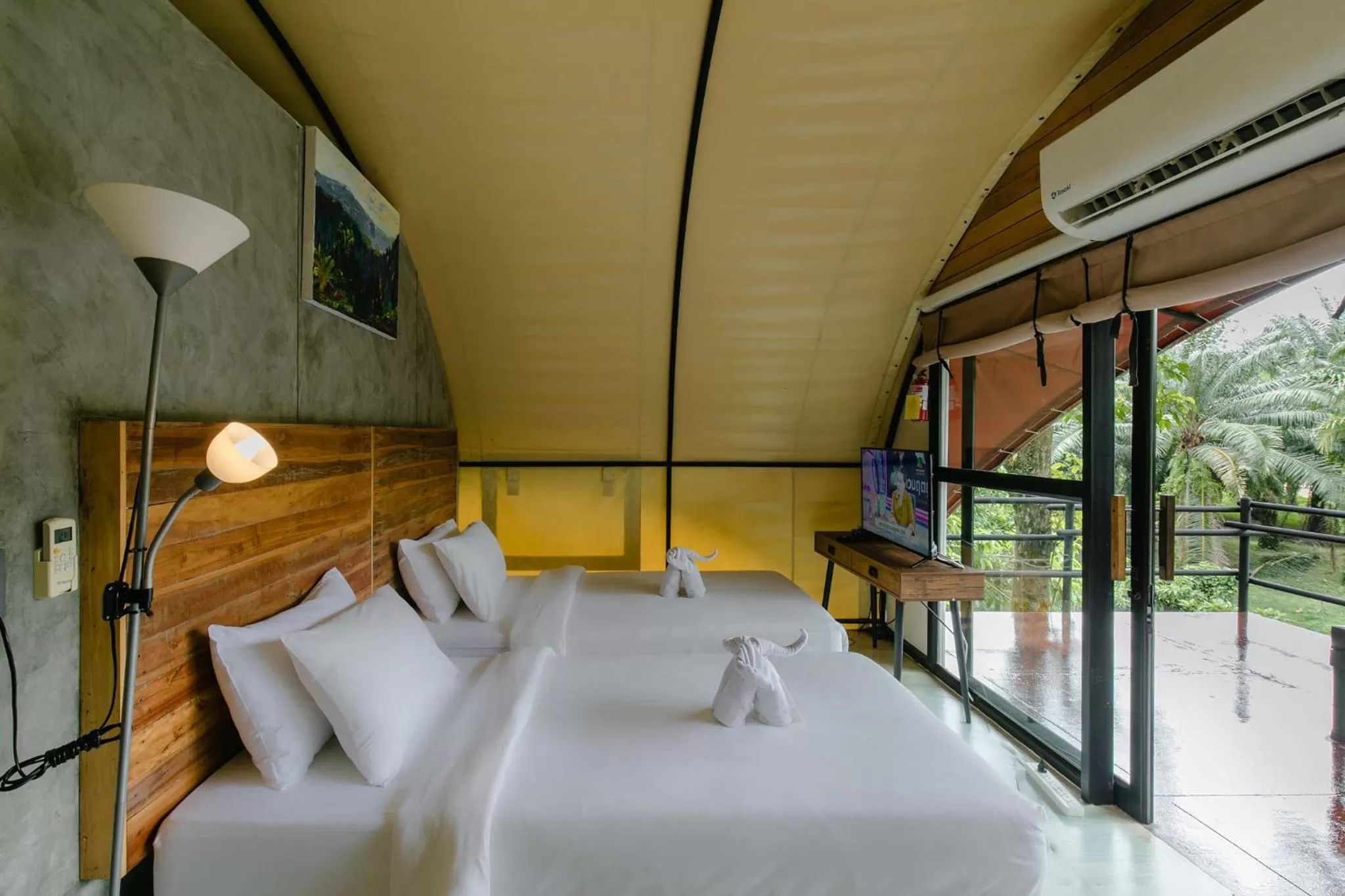 Deluxe Twin Room in Kachonghills Tented Resort Trang