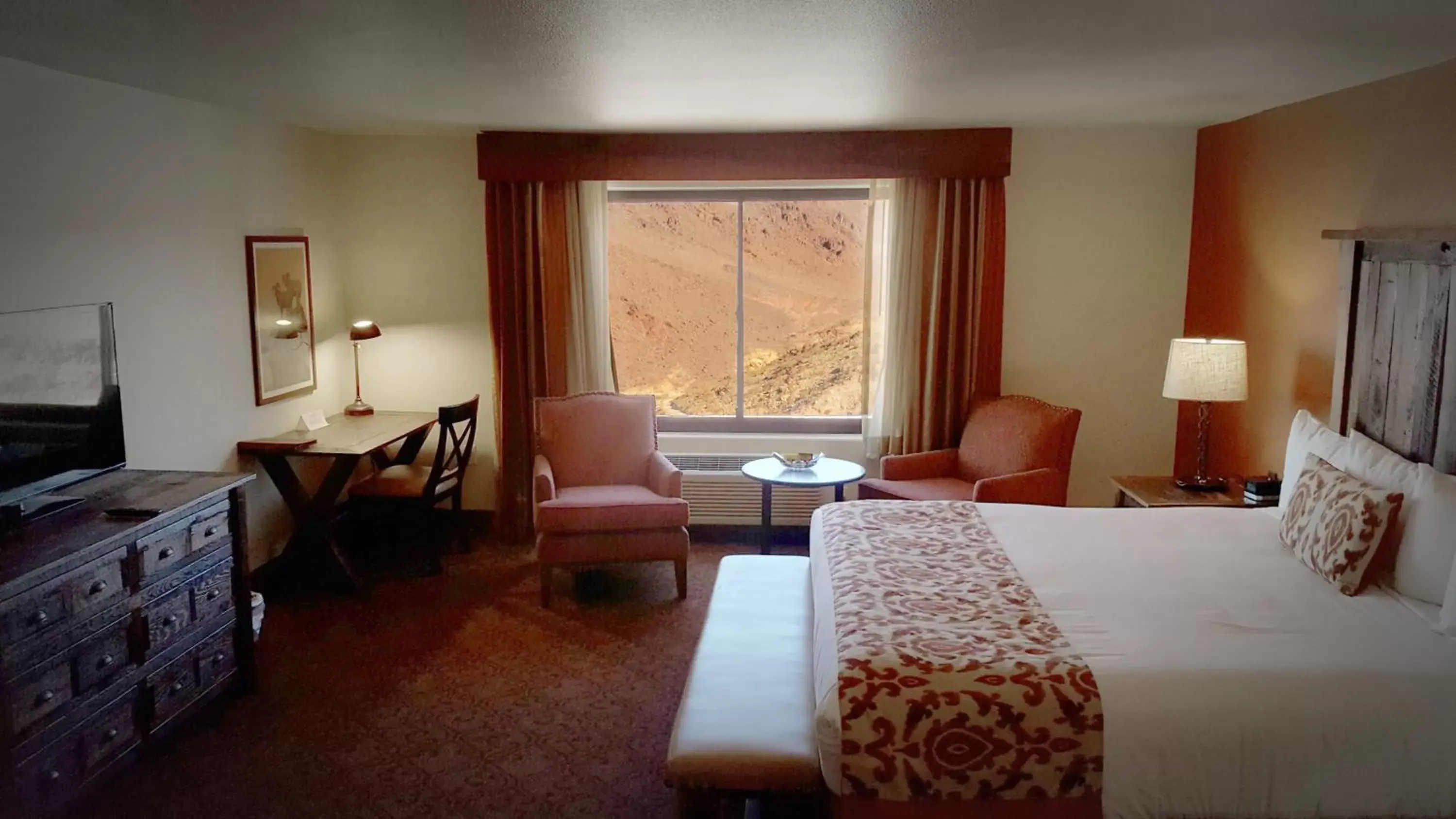 Bedroom, Seating Area in Hoover Dam Lodge