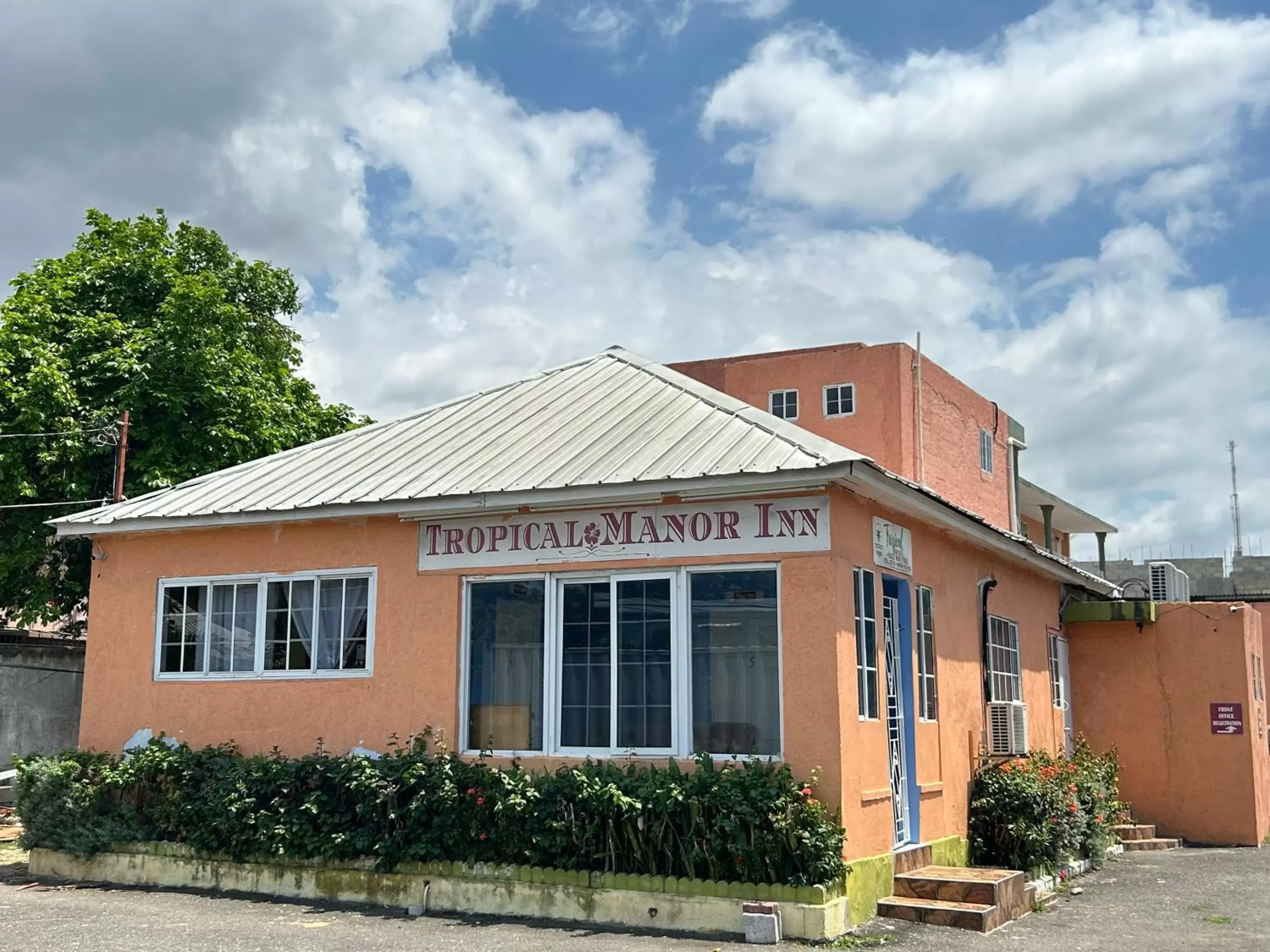 Property Building in Tropical Manor Inn - Kingston