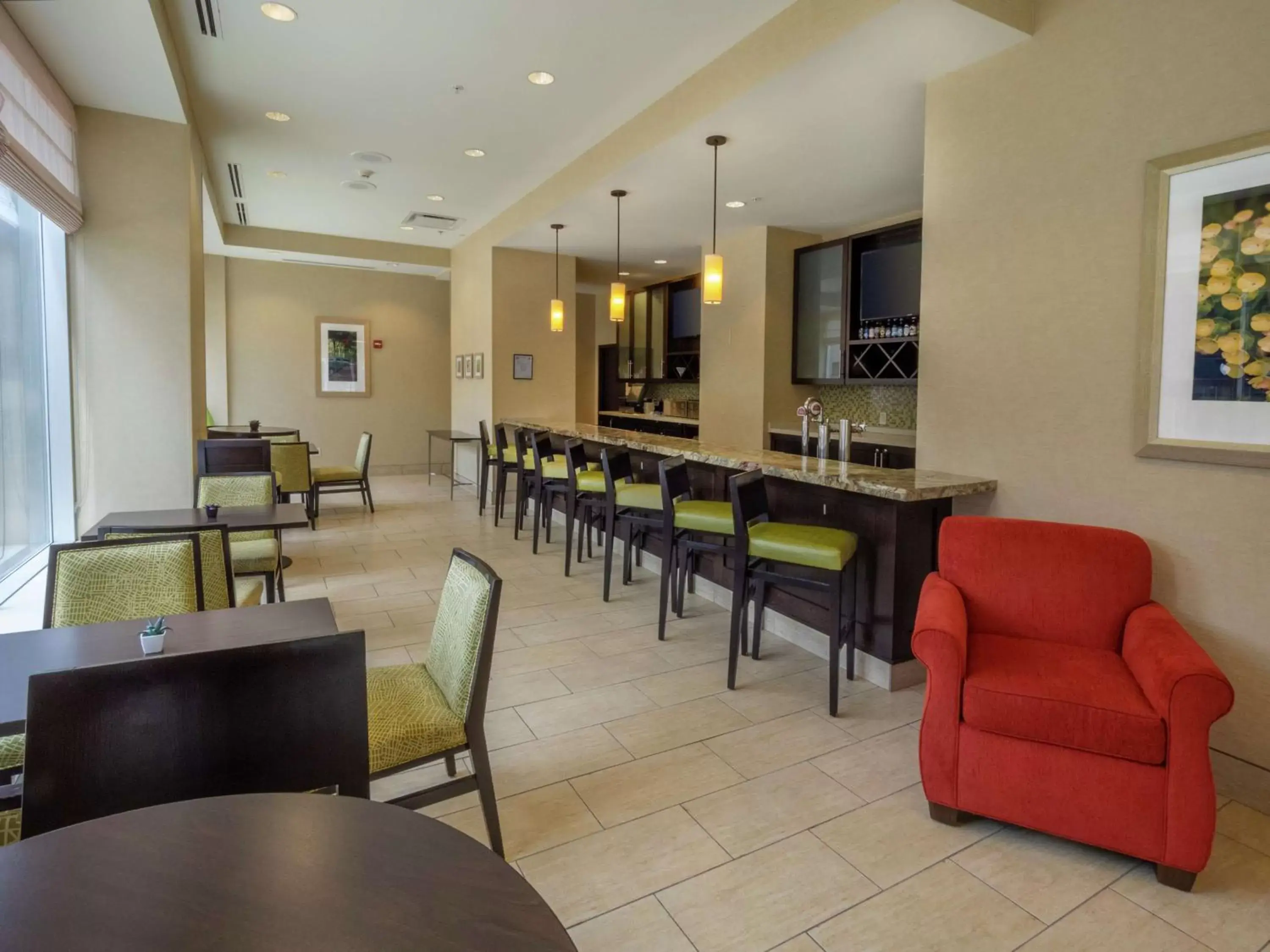 Lounge or bar in The Hilton Garden Inn Buffalo-Downtown Lounge or bar in The Hilton Garden Inn Buffalo-Downtown