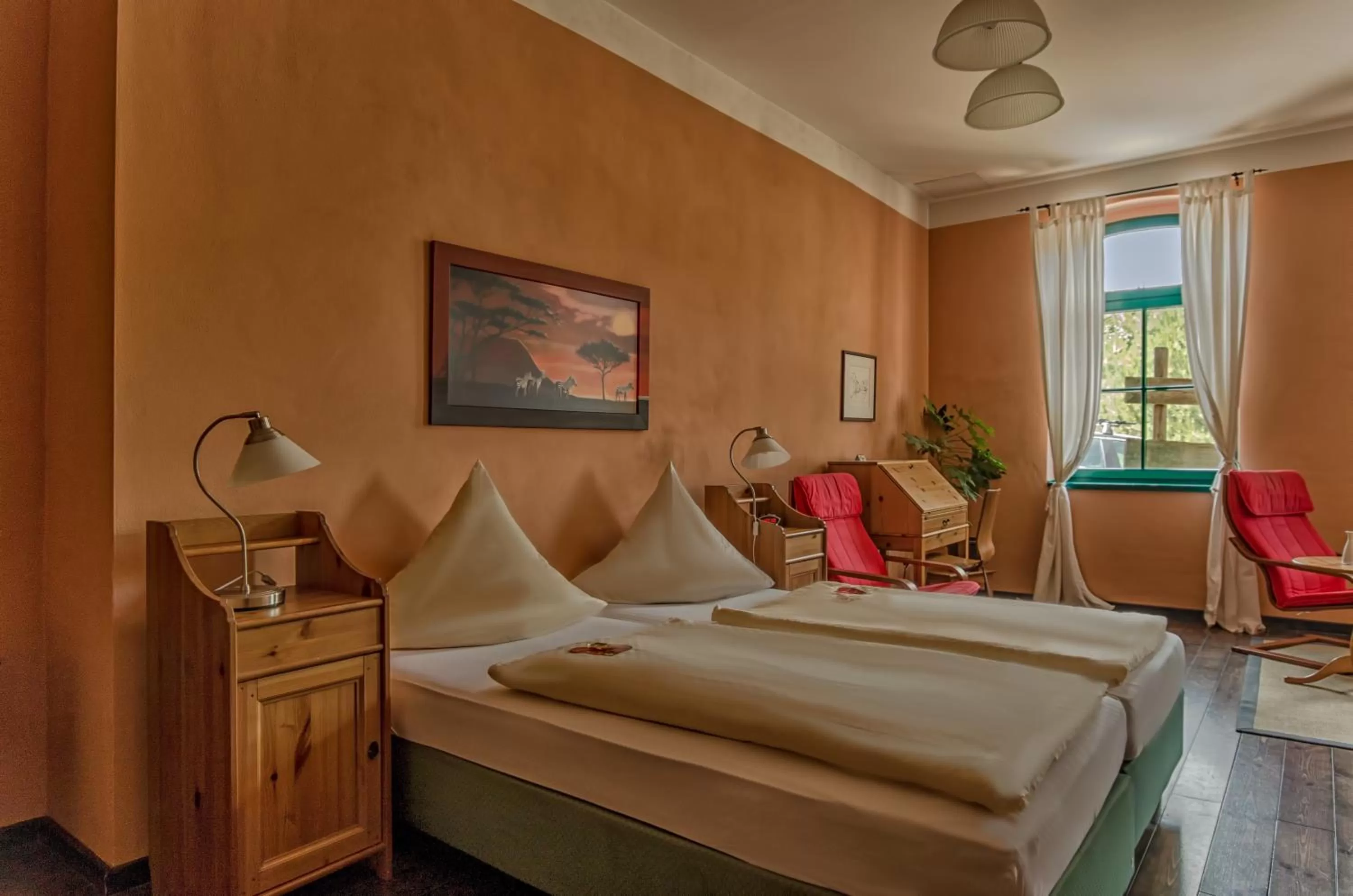 Photo of the whole room, Bed in Hotel zur Henne